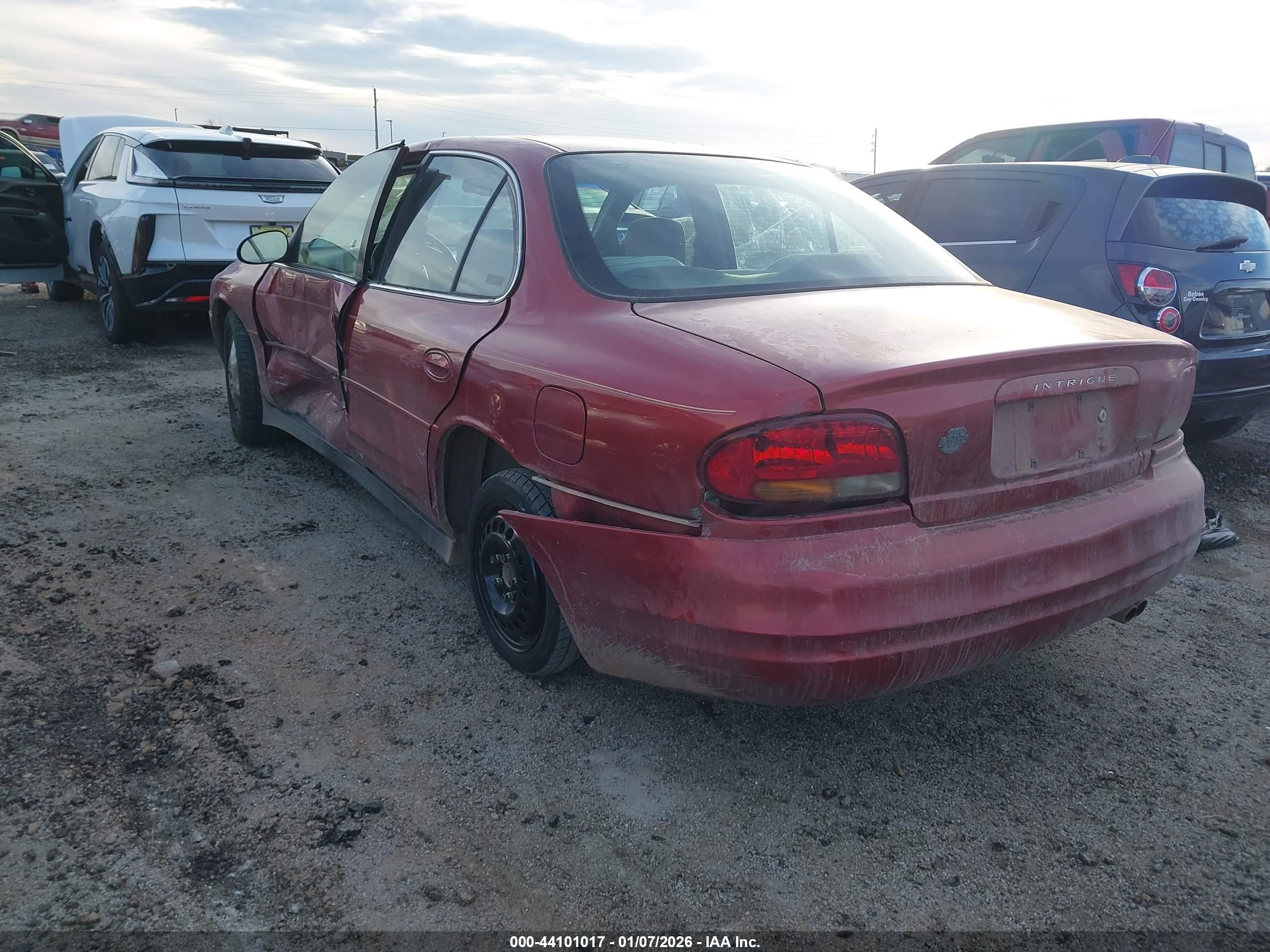OLDSMOBILE INTRIGUE image 3