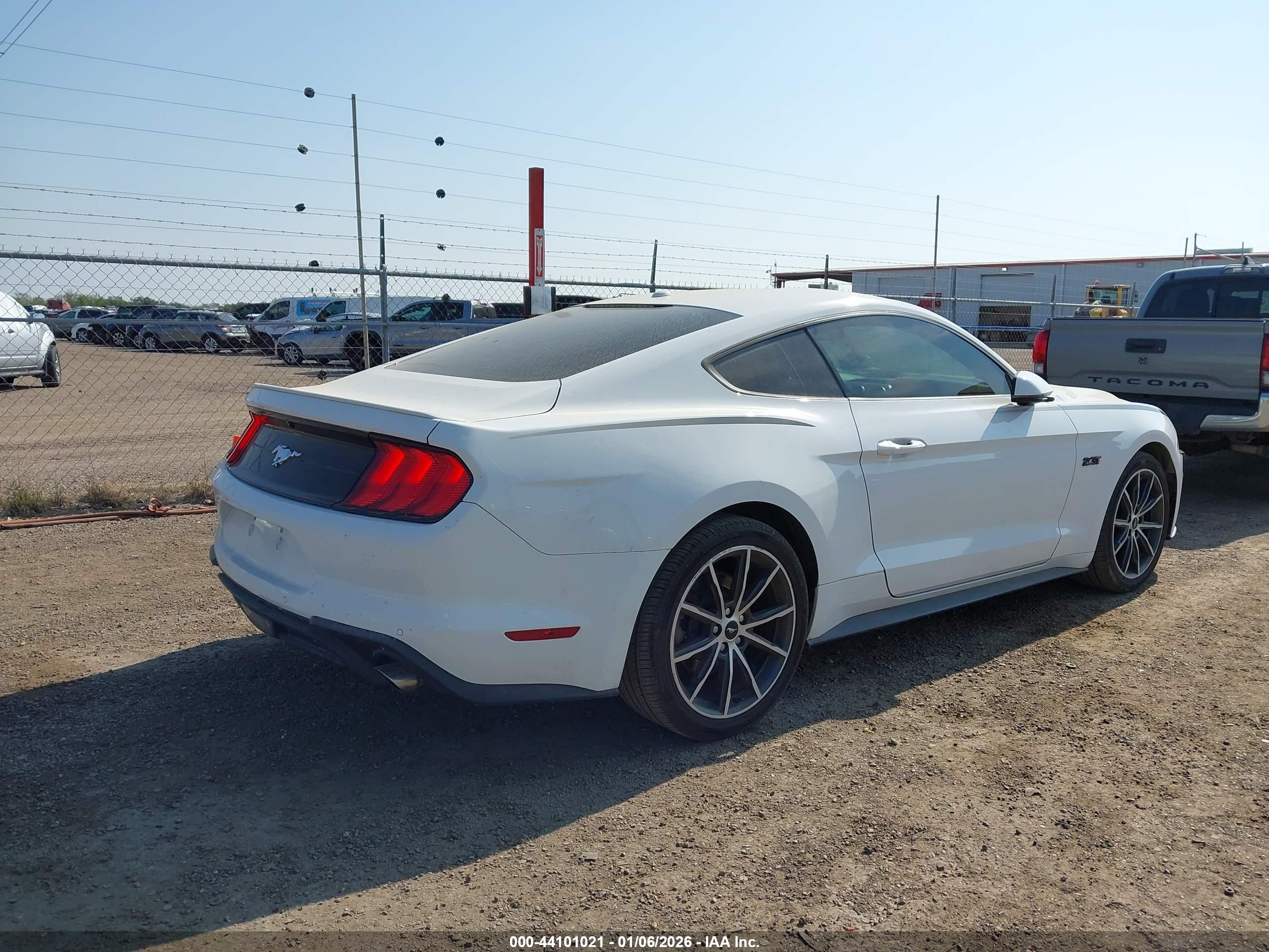 FORD MUSTANG image 4