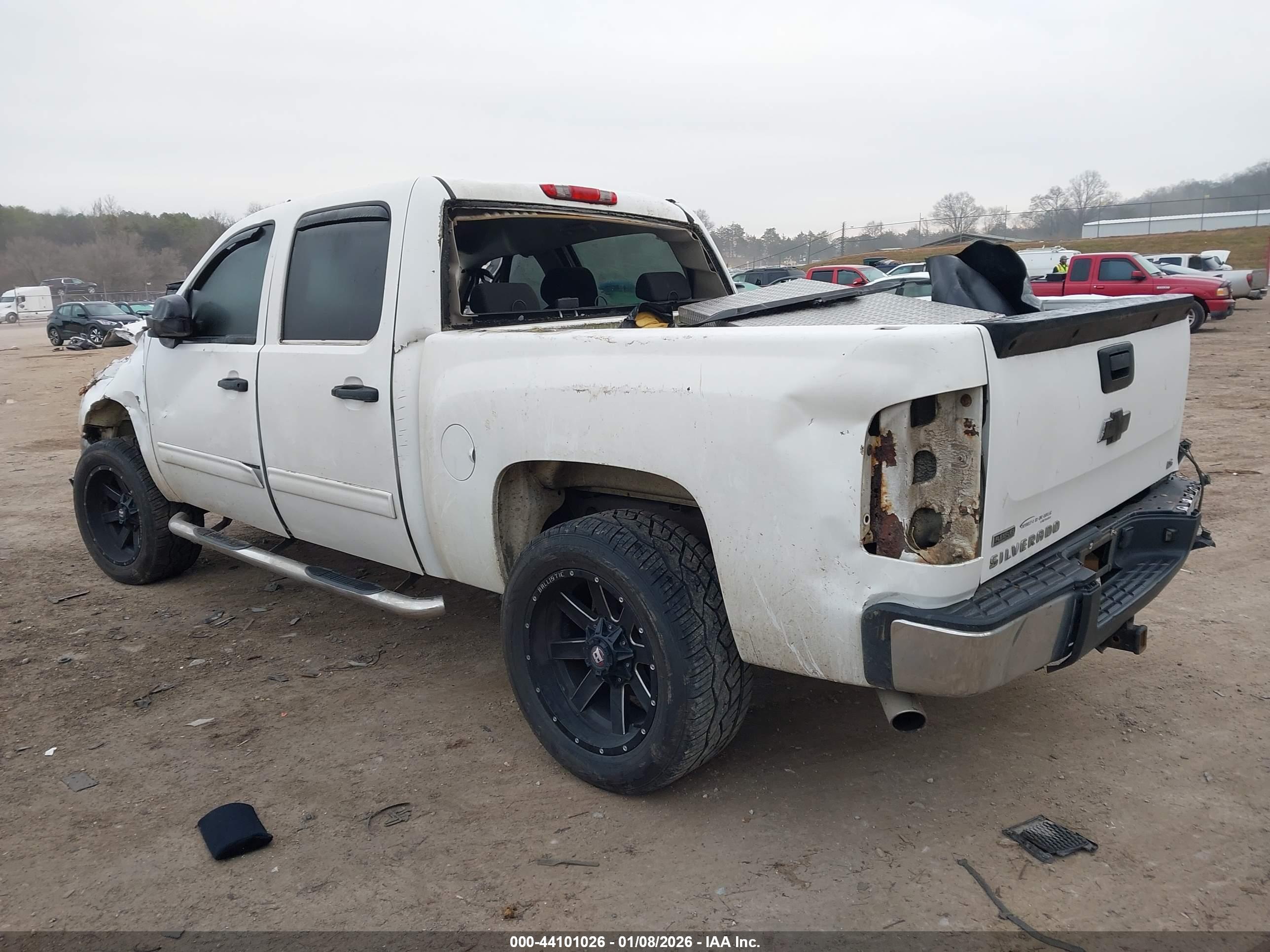 CHEVROLET SILVERADO image 3