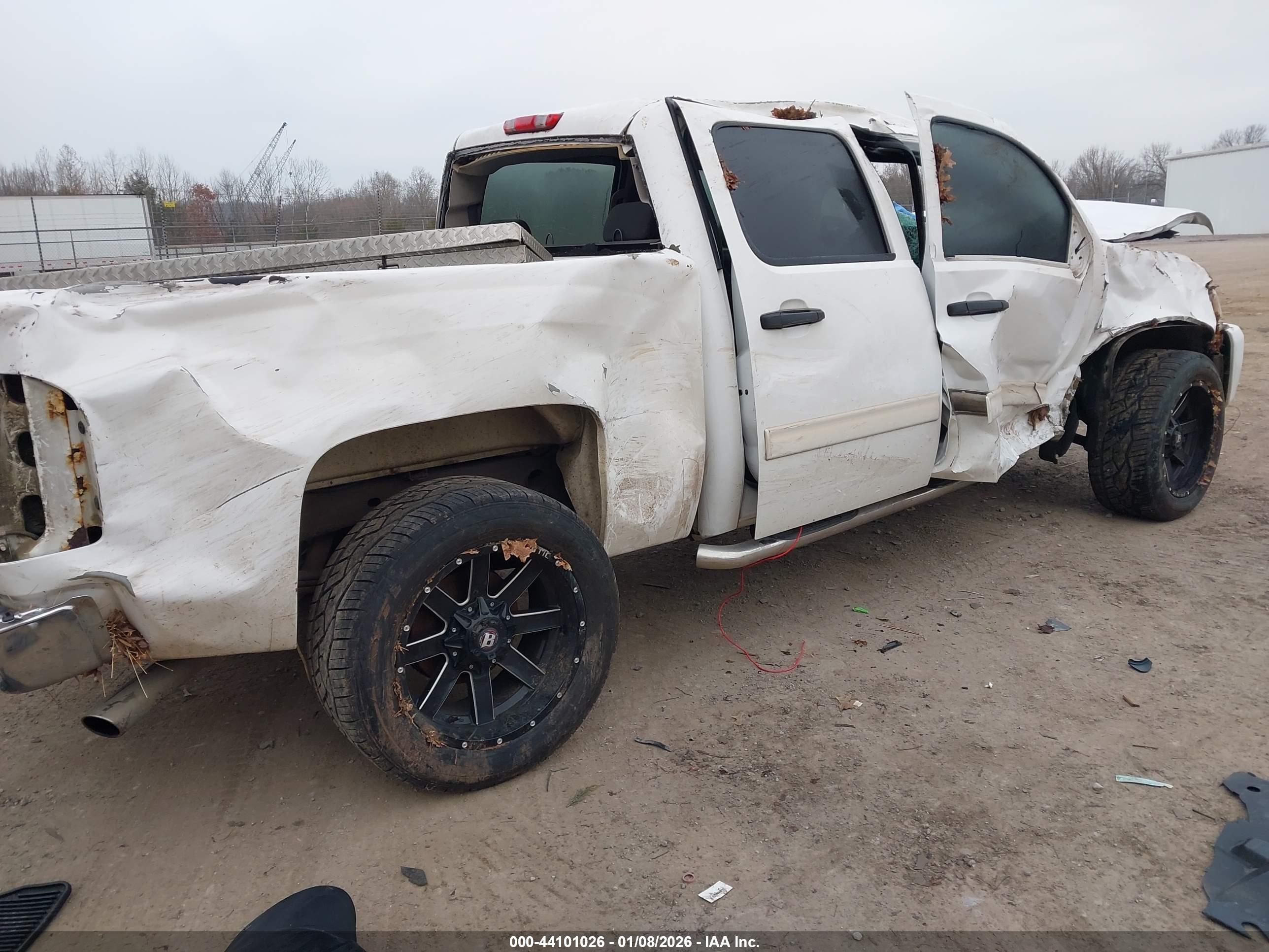 CHEVROLET SILVERADO image 4