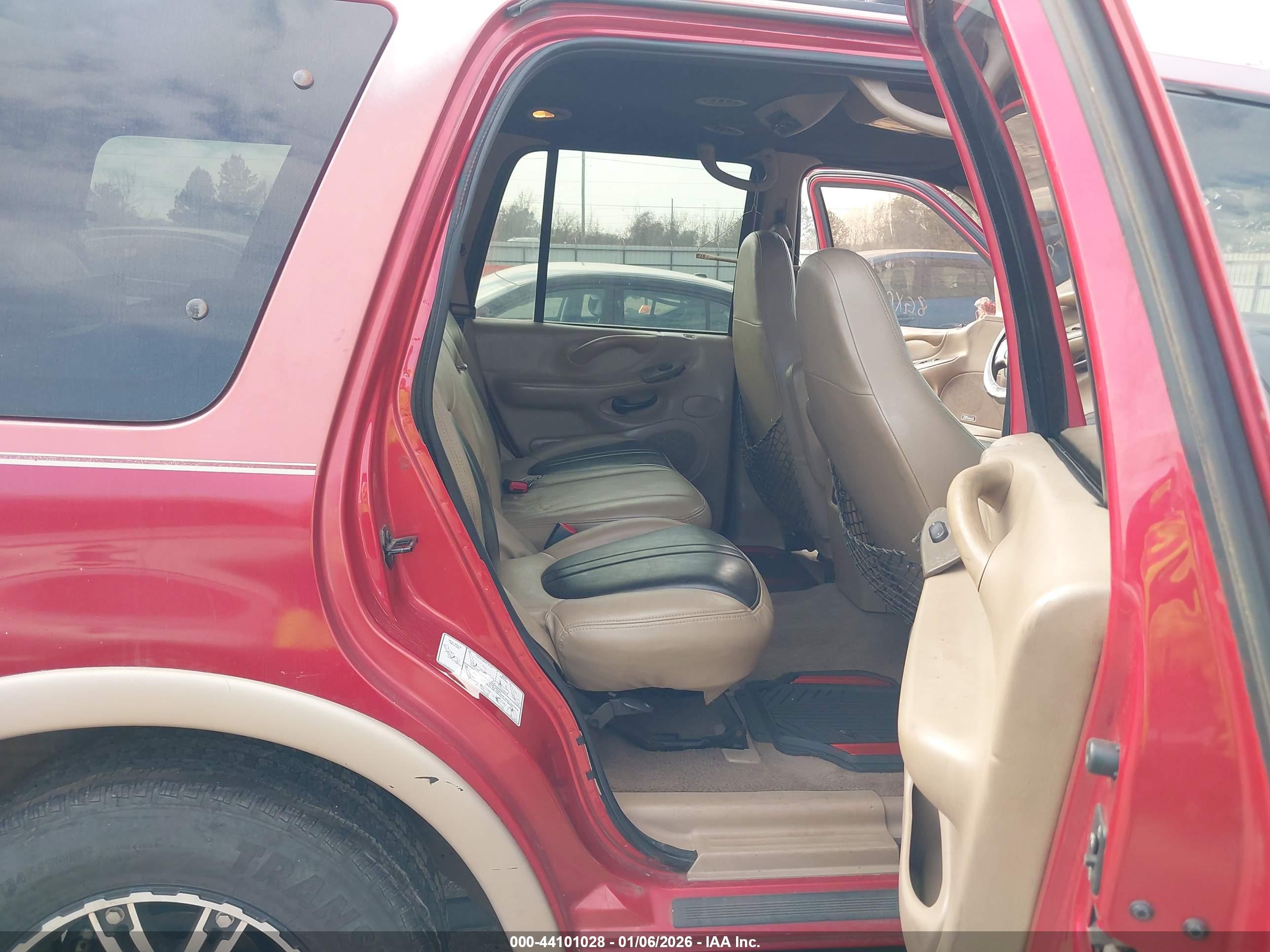 FORD EXPEDITION image 8