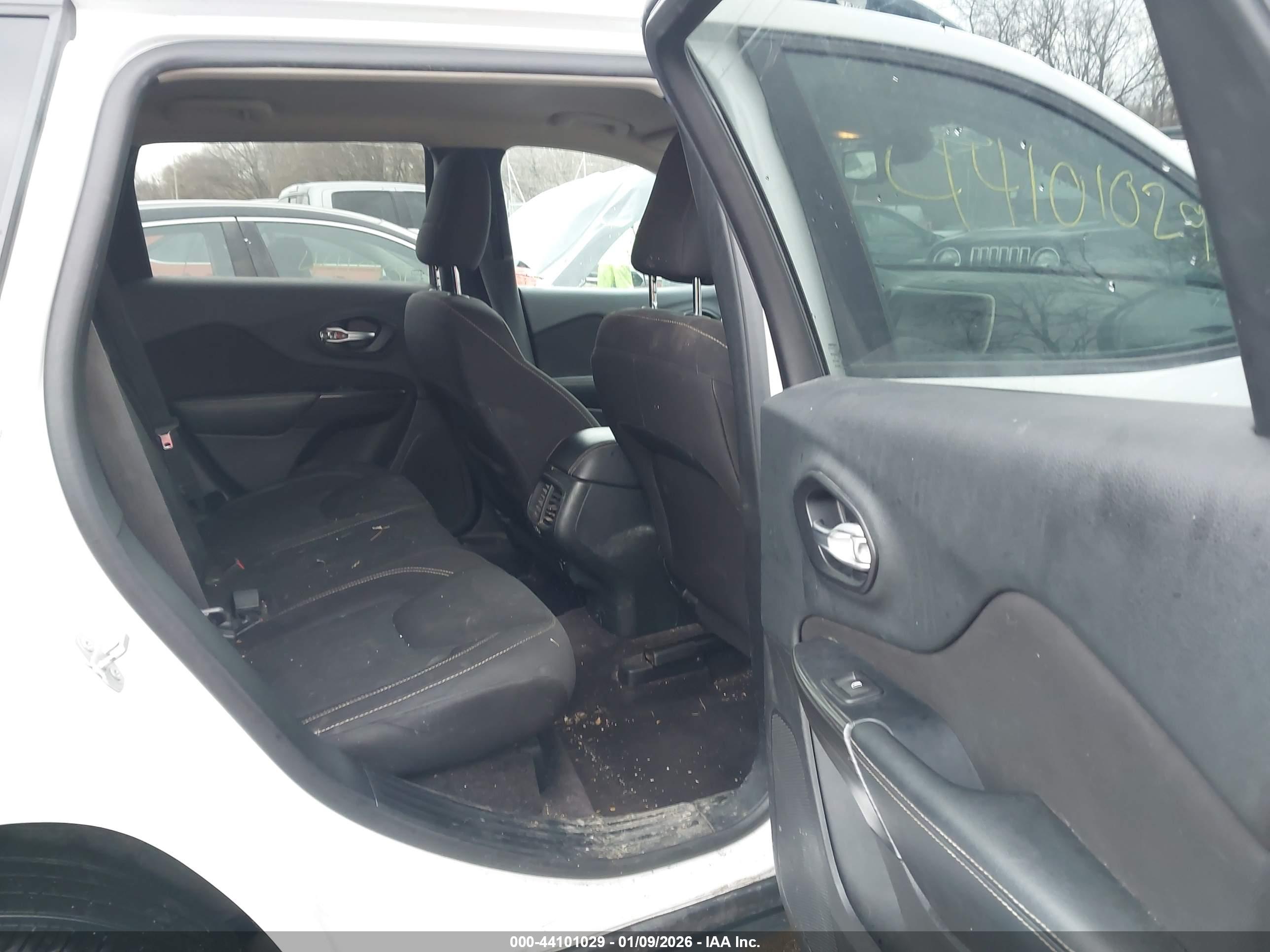 JEEP CHEROKEE image 8