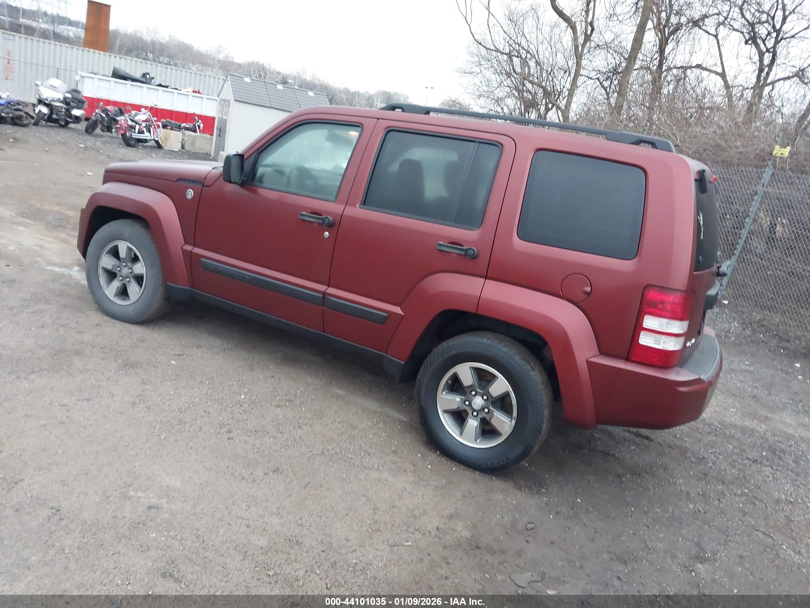 JEEP LIBERTY image 3