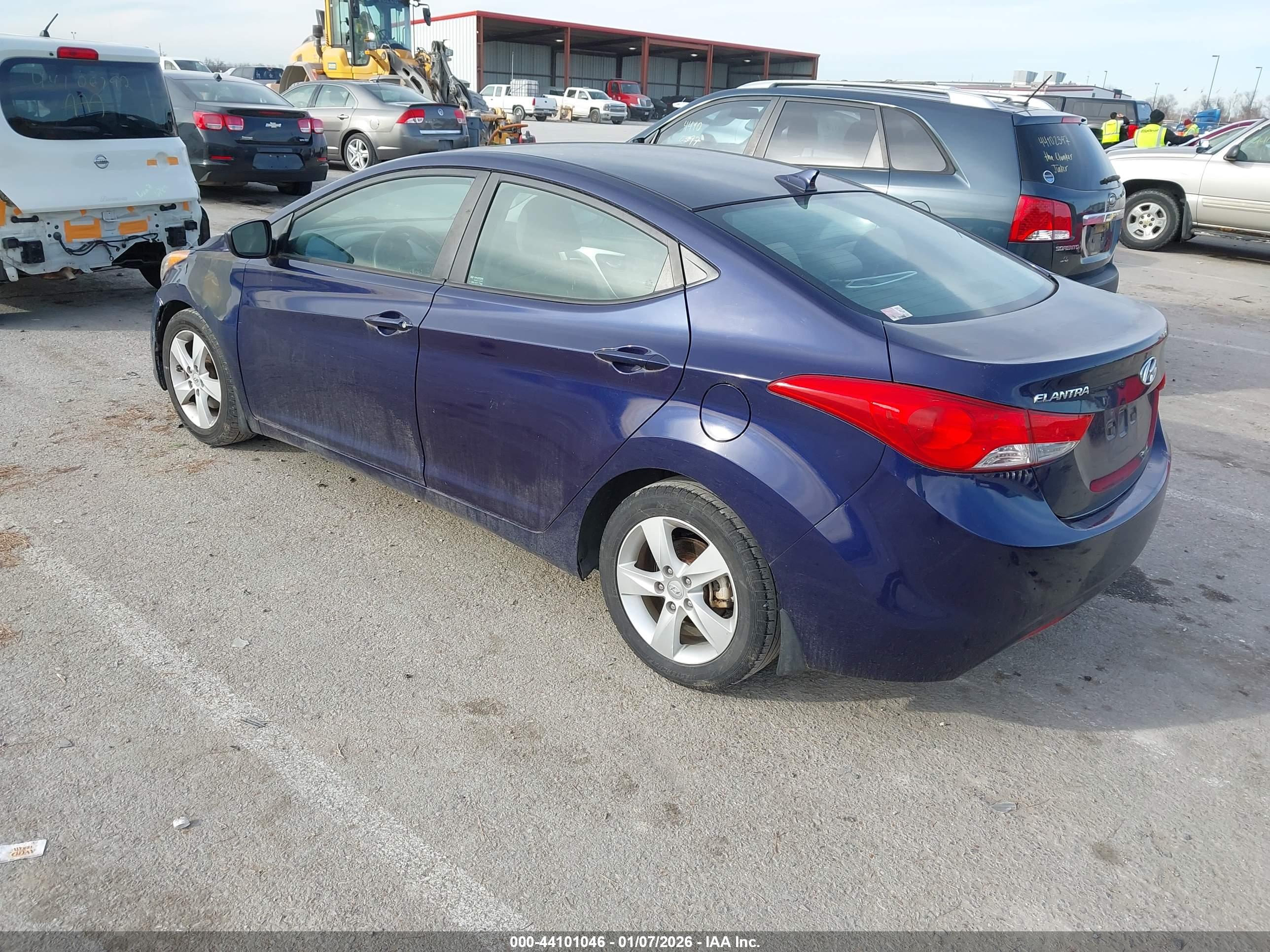 HYUNDAI ELANTRA image 3