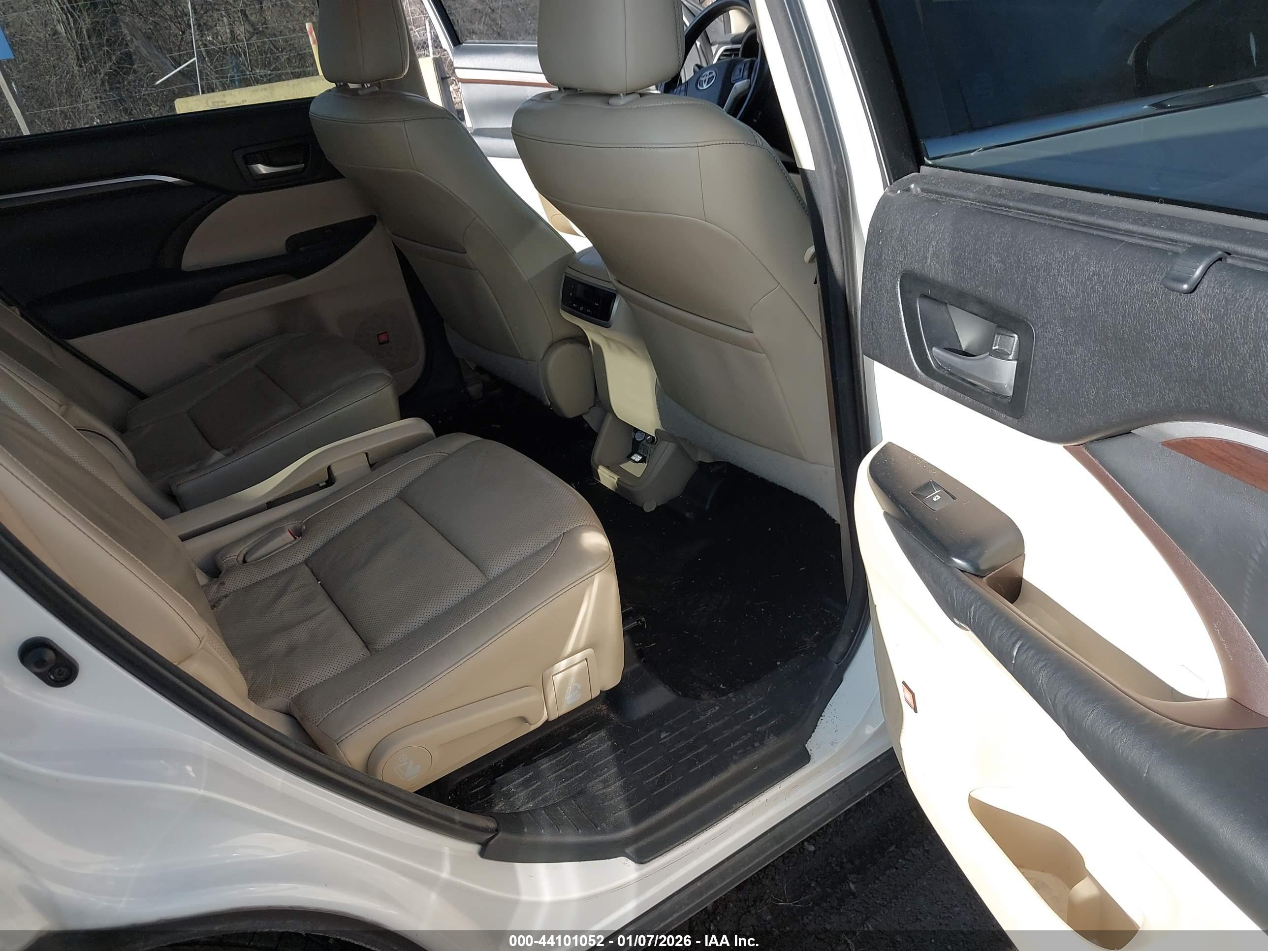 TOYOTA HIGHLANDER image 8