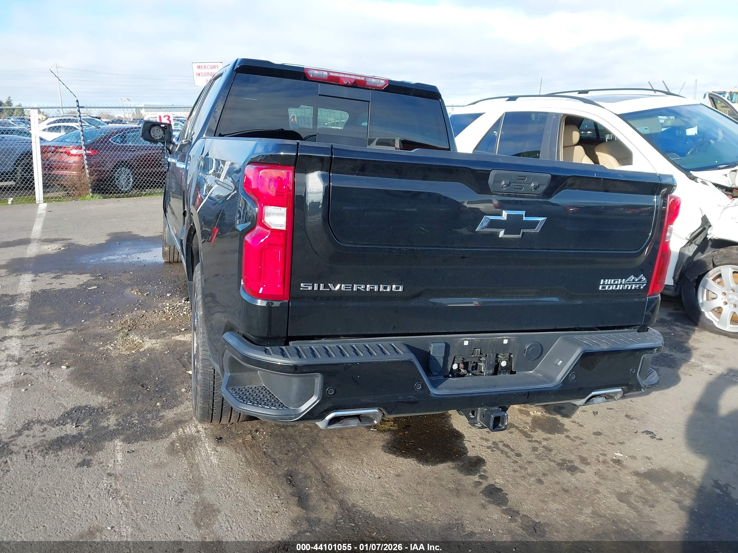 CHEVROLET SILVERADO image 3