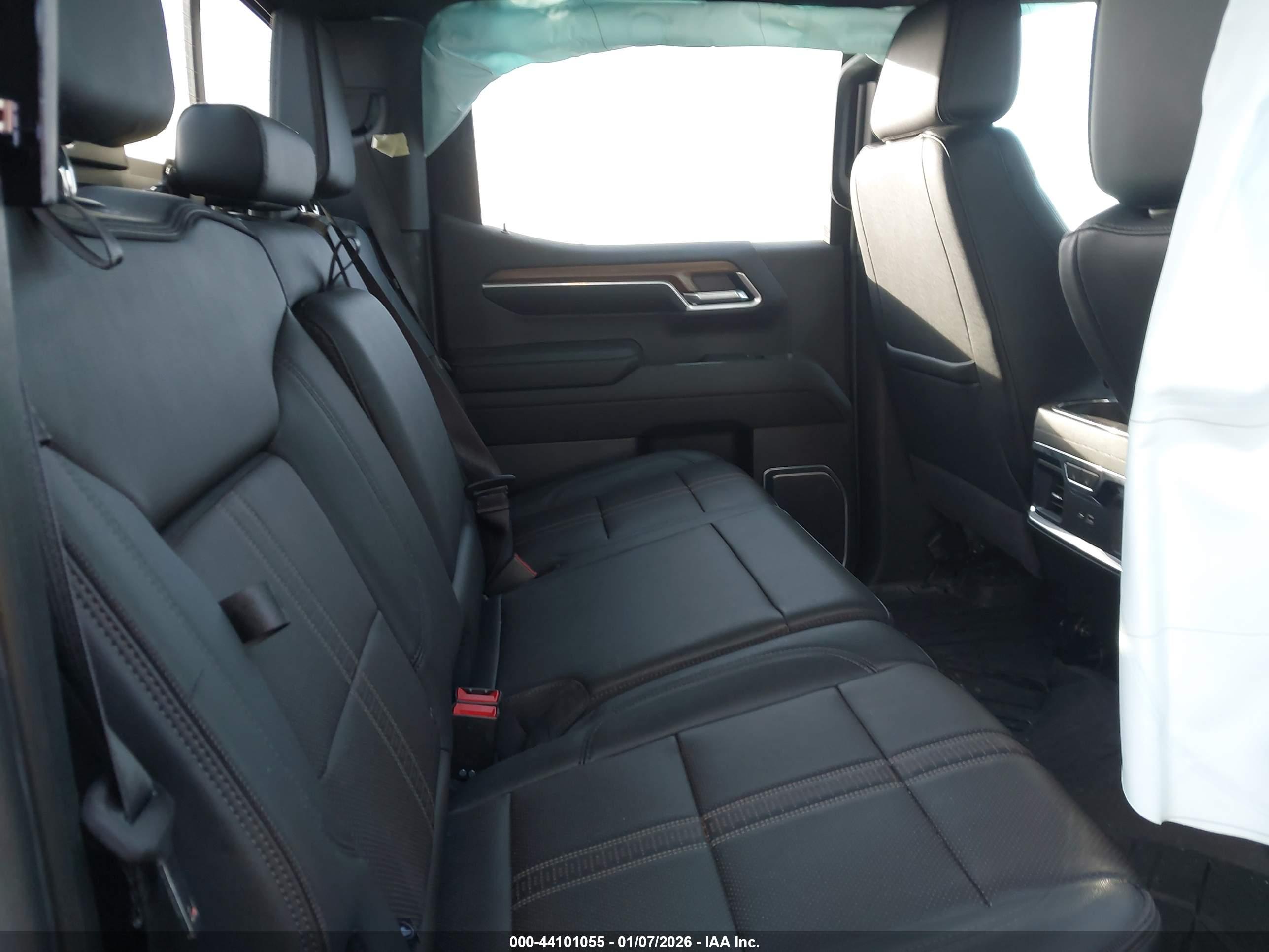 CHEVROLET SILVERADO image 8
