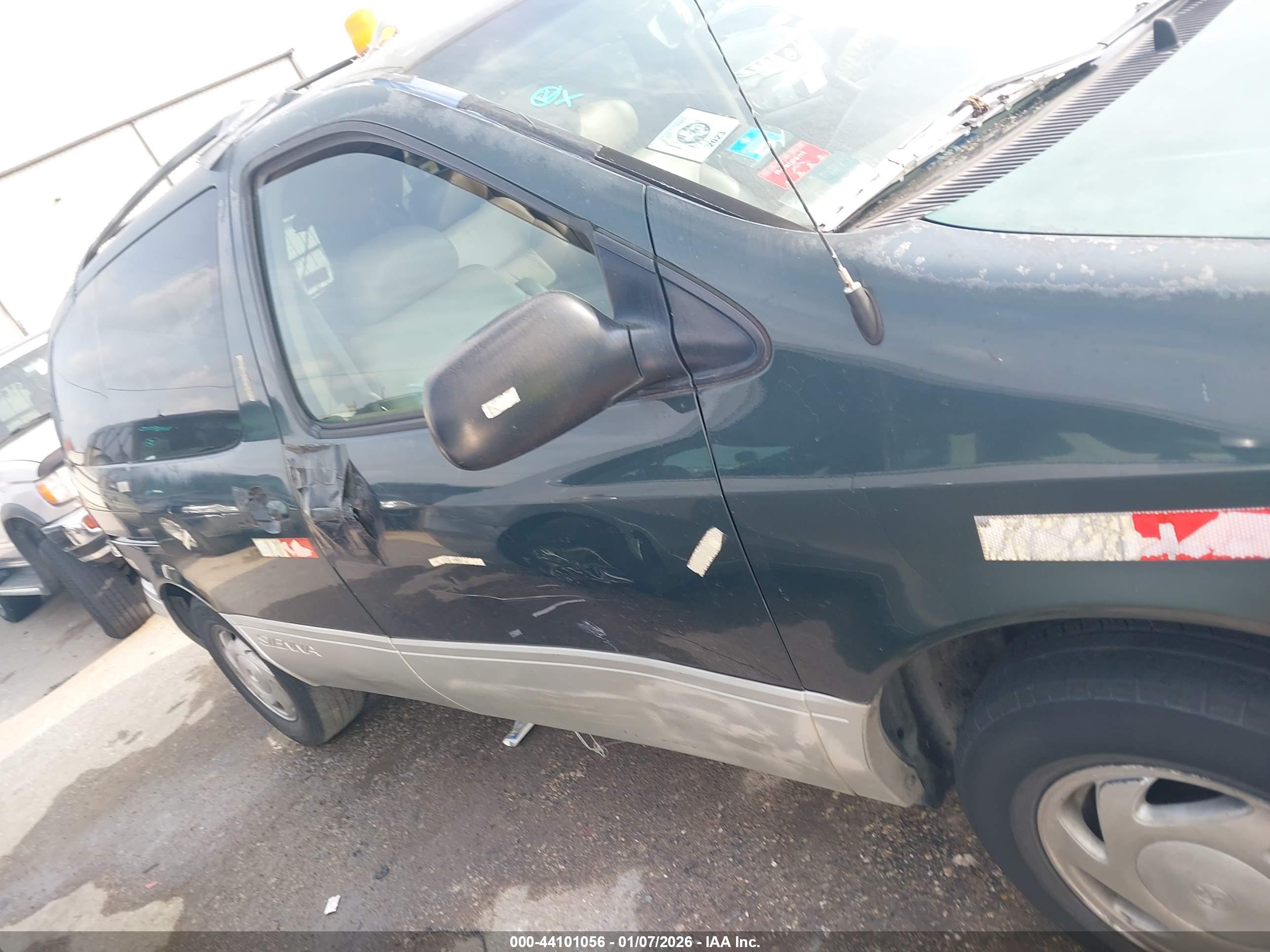 TOYOTA SIENNA image 6