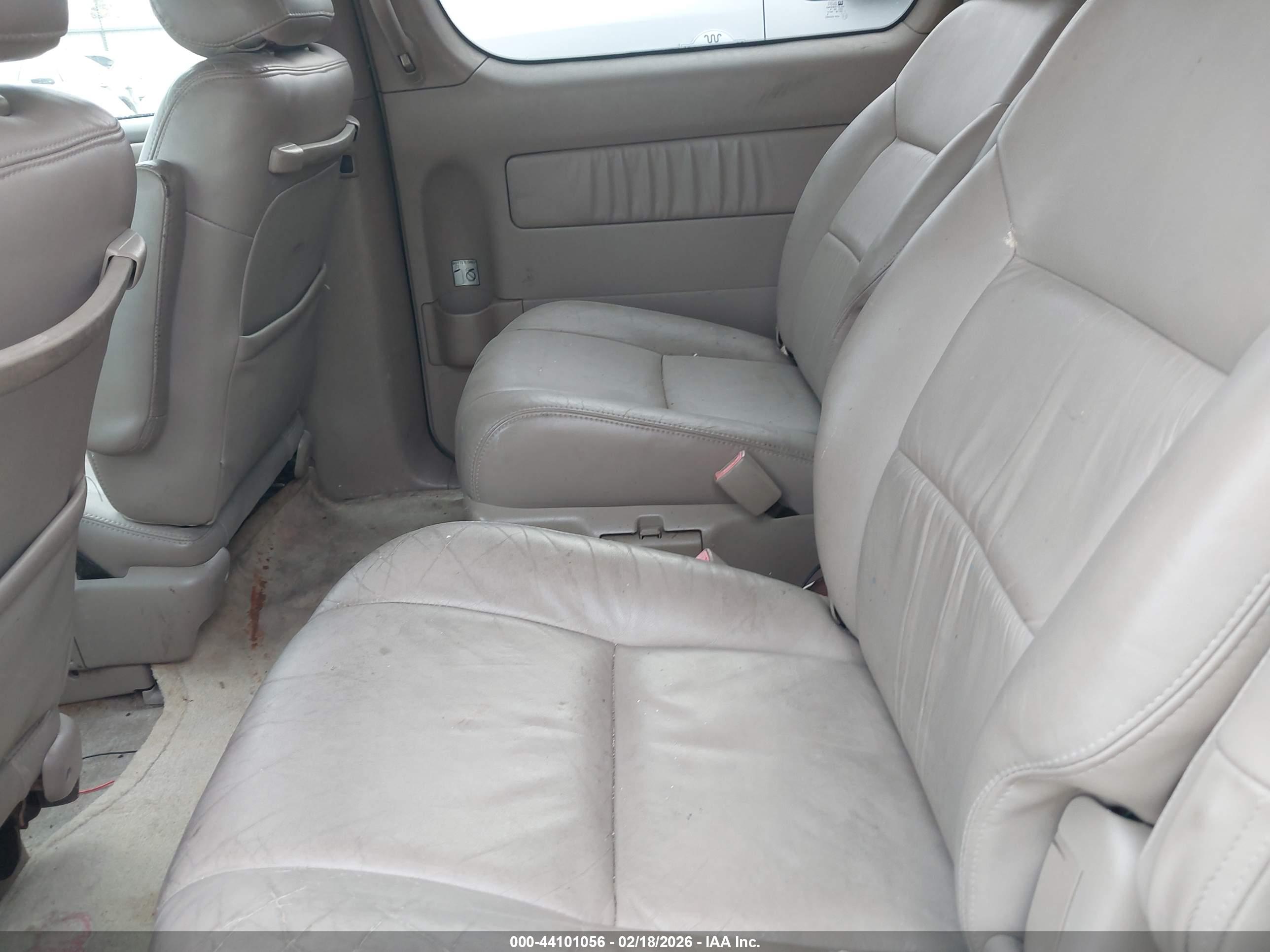 TOYOTA SIENNA image 8