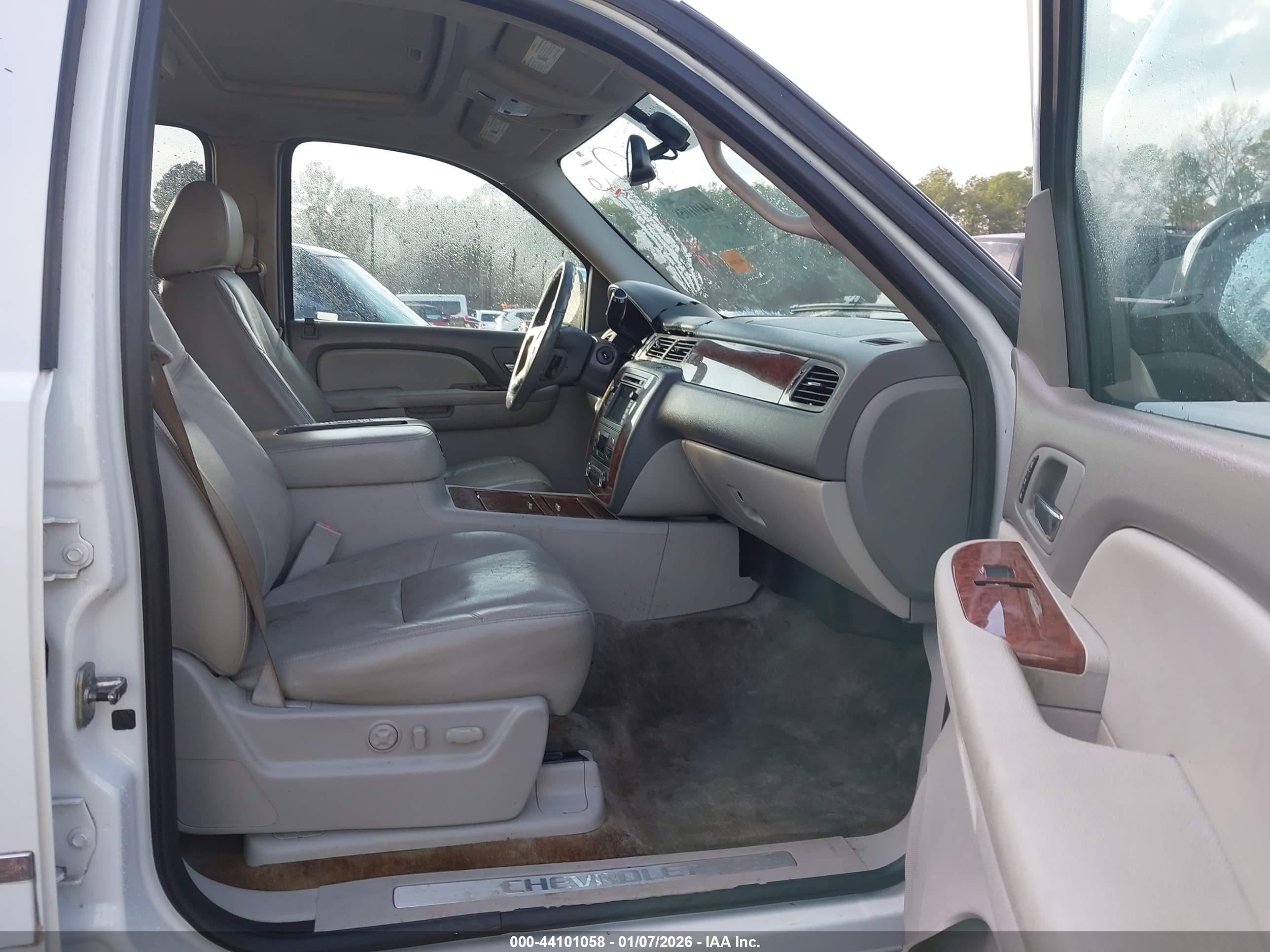 CHEVROLET TAHOE image 5
