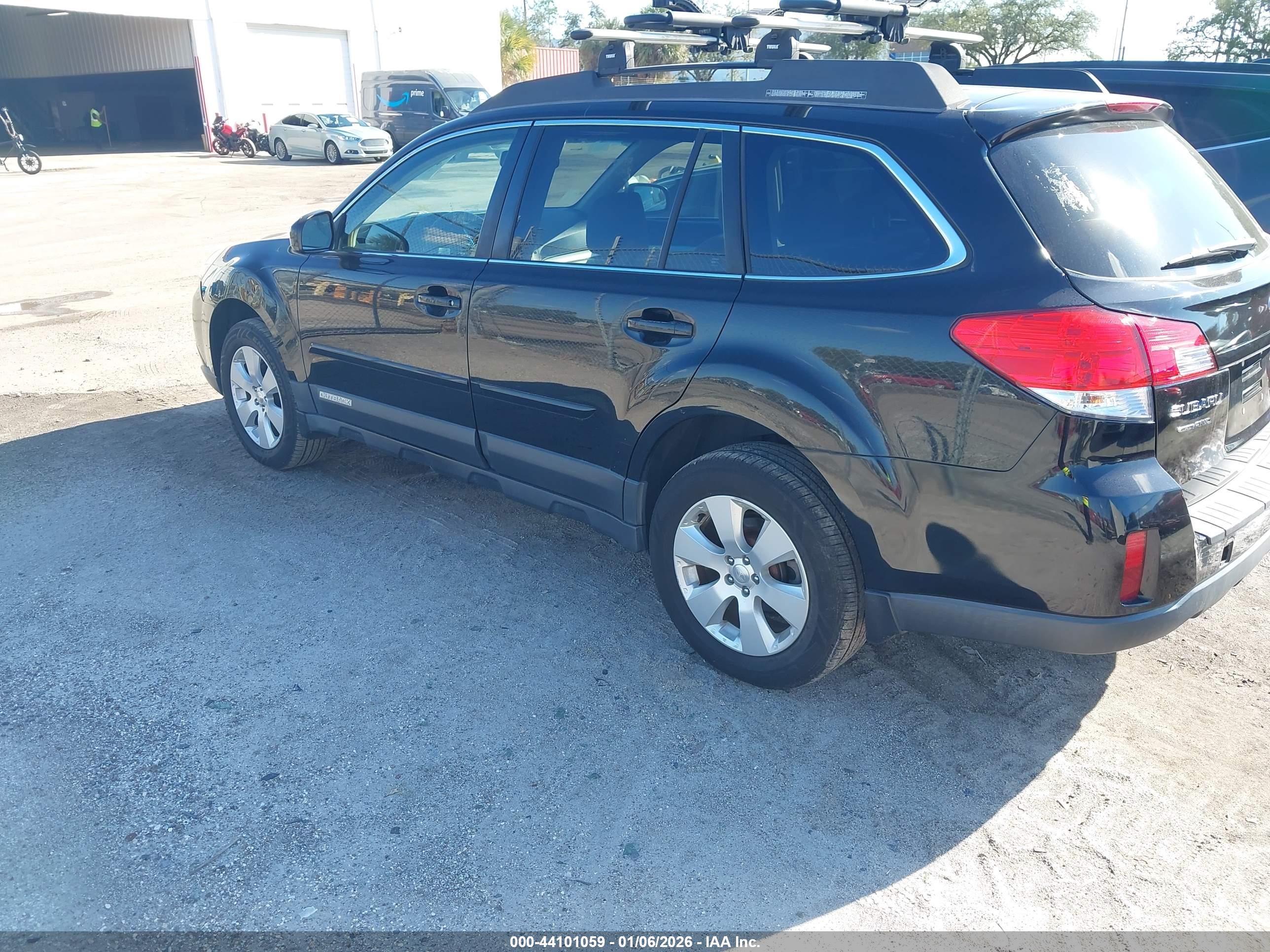 SUBARU OUTBACK image 3