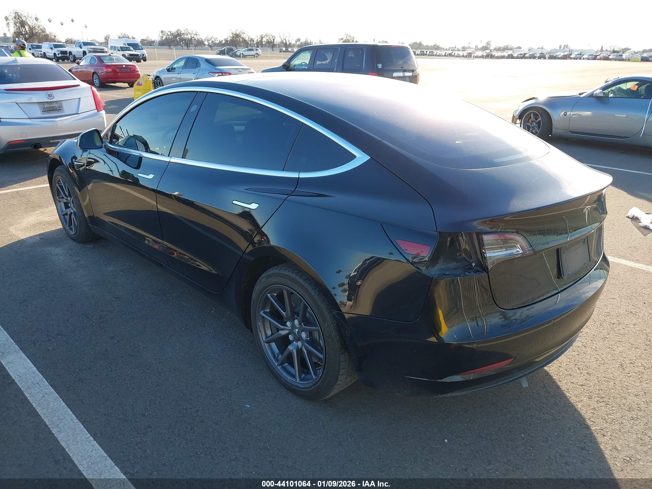 TESLA MODEL image 3