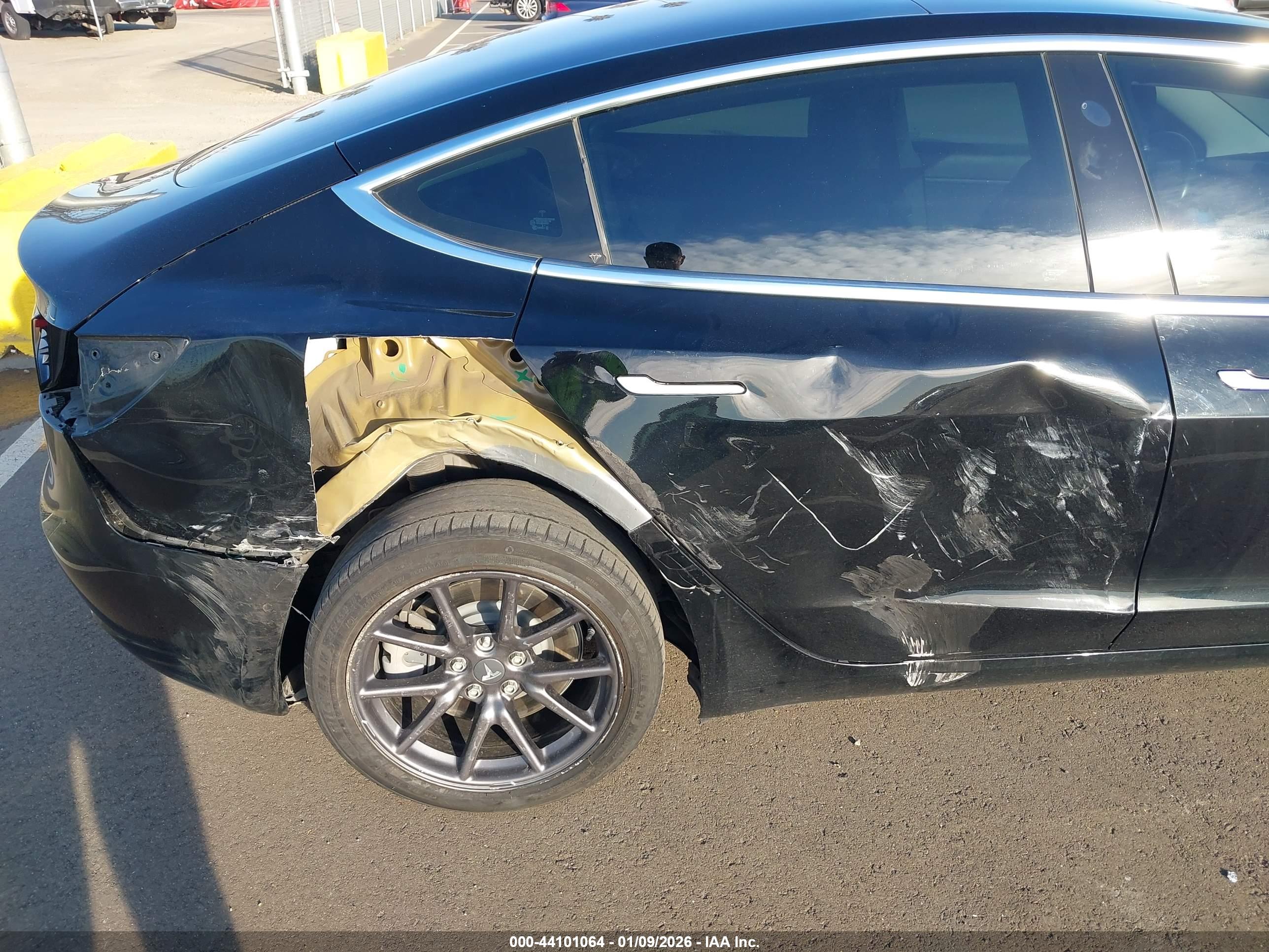 TESLA MODEL image 6