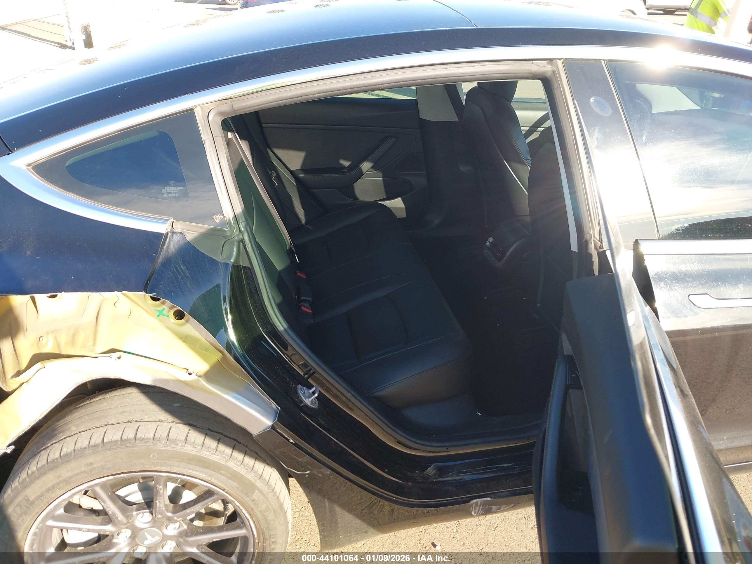 TESLA MODEL image 8