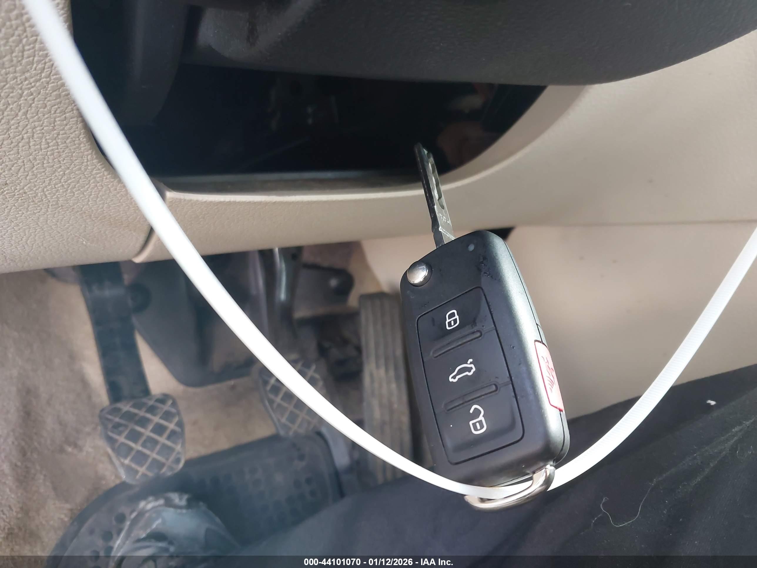 VOLKSWAGEN PASSAT image 11