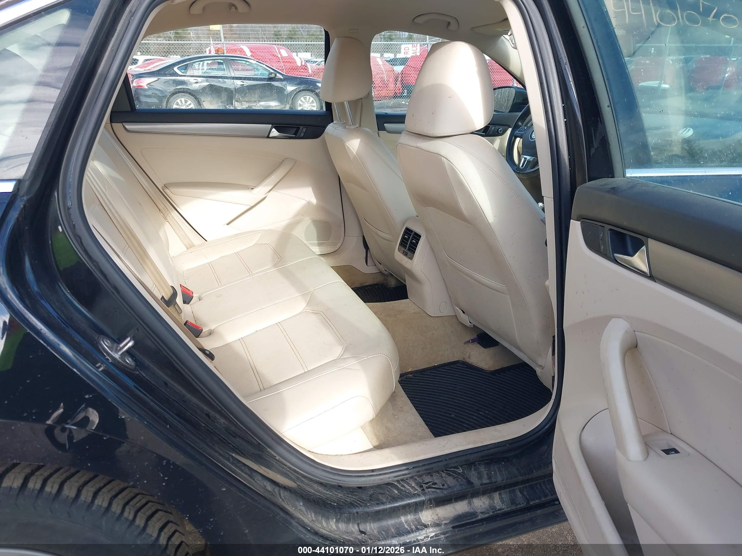 VOLKSWAGEN PASSAT image 8