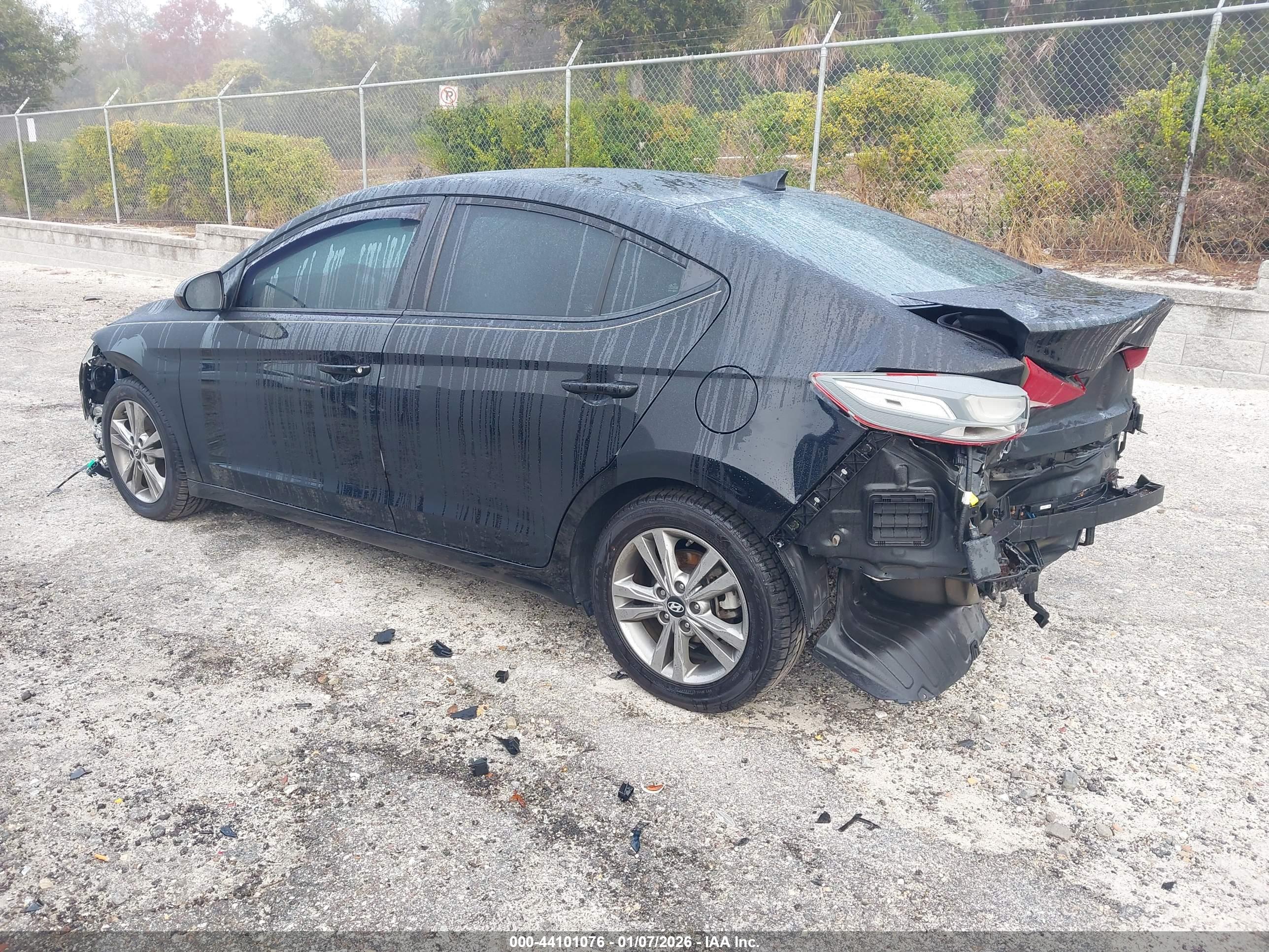 HYUNDAI ELANTRA image 3