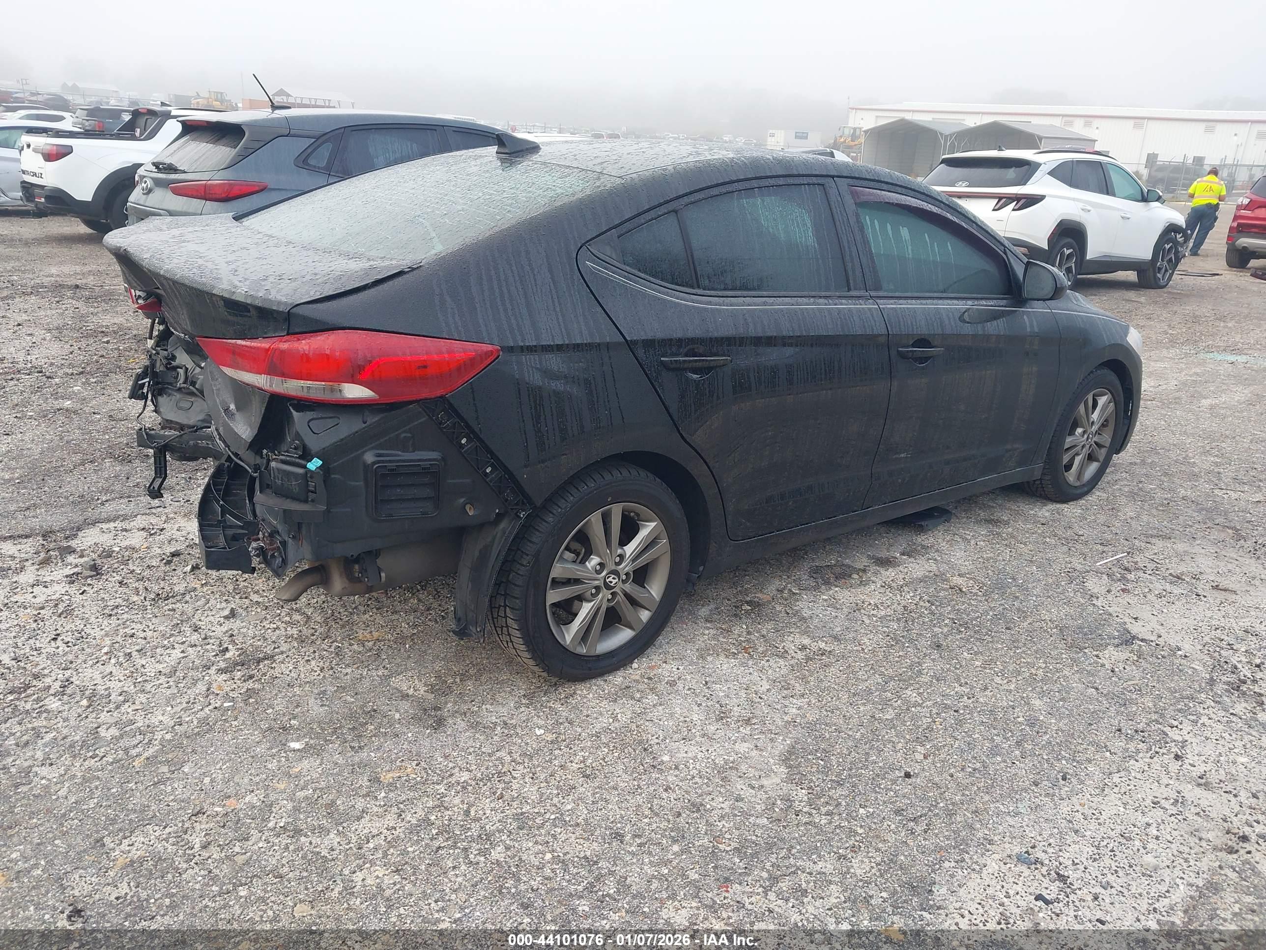HYUNDAI ELANTRA image 4
