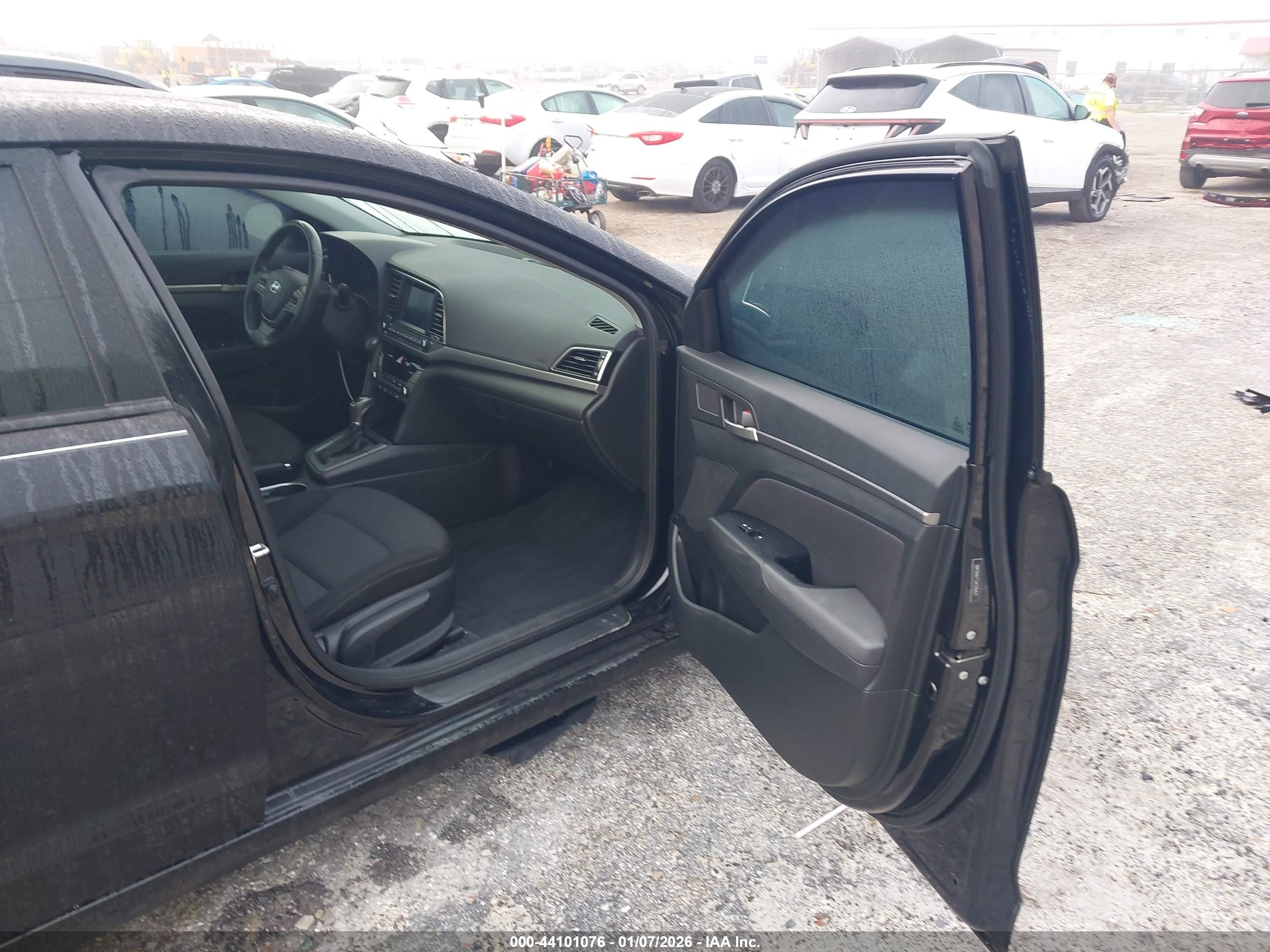 HYUNDAI ELANTRA image 5