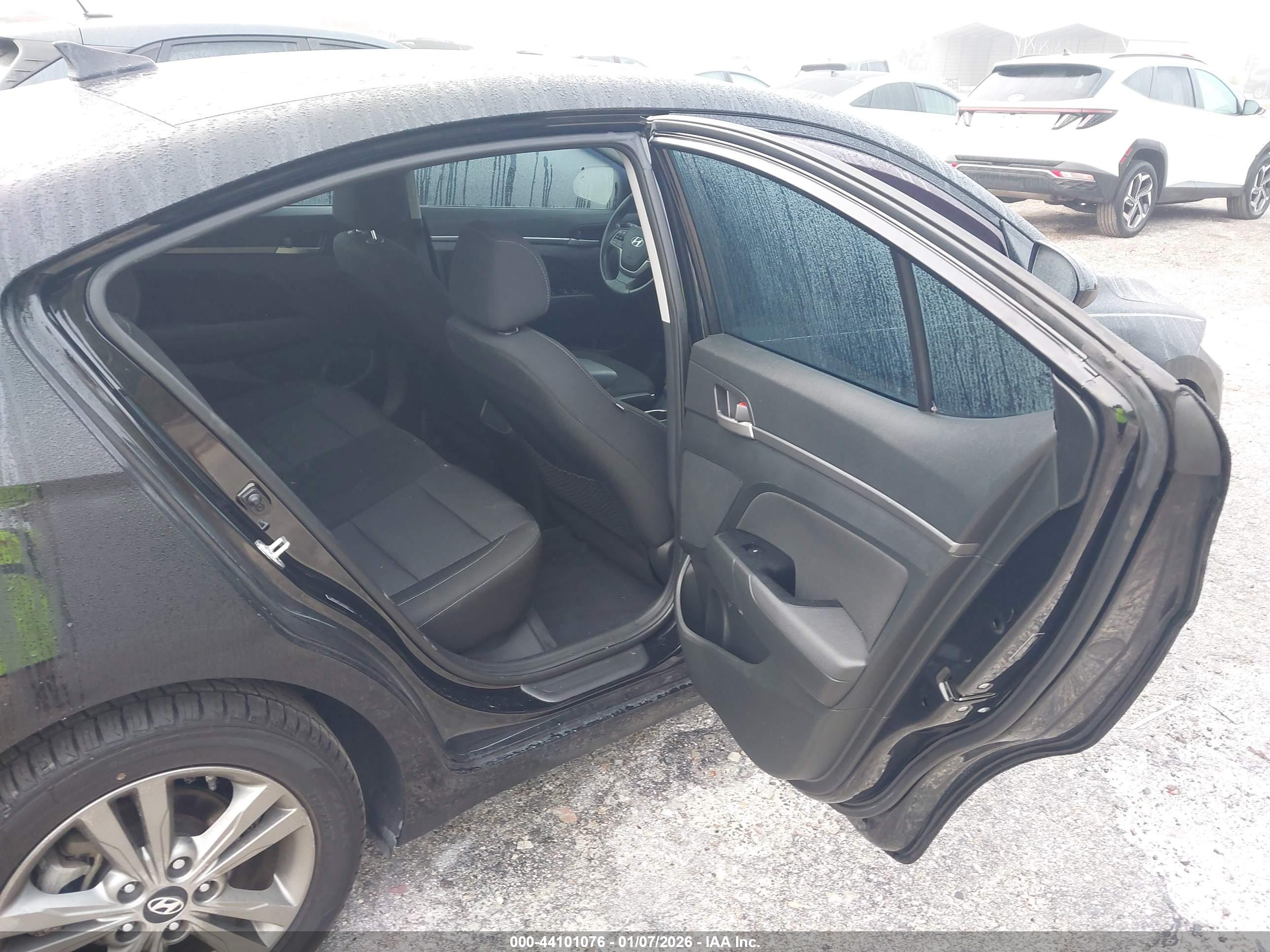 HYUNDAI ELANTRA image 8