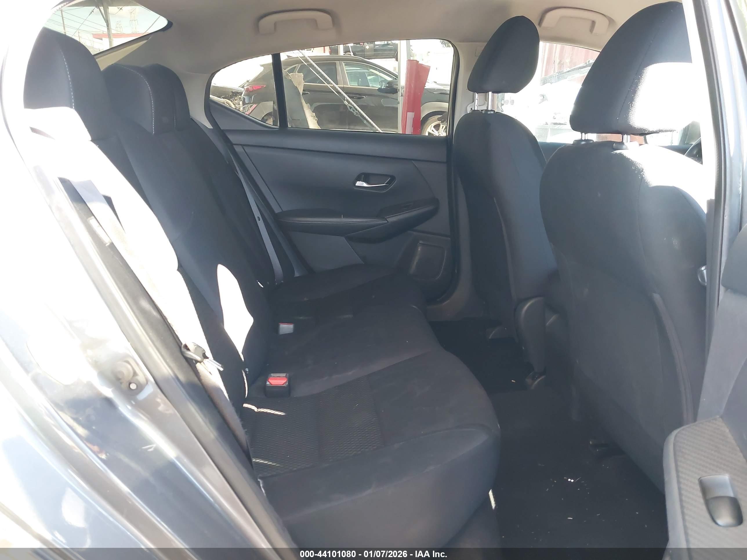 NISSAN SENTRA image 8