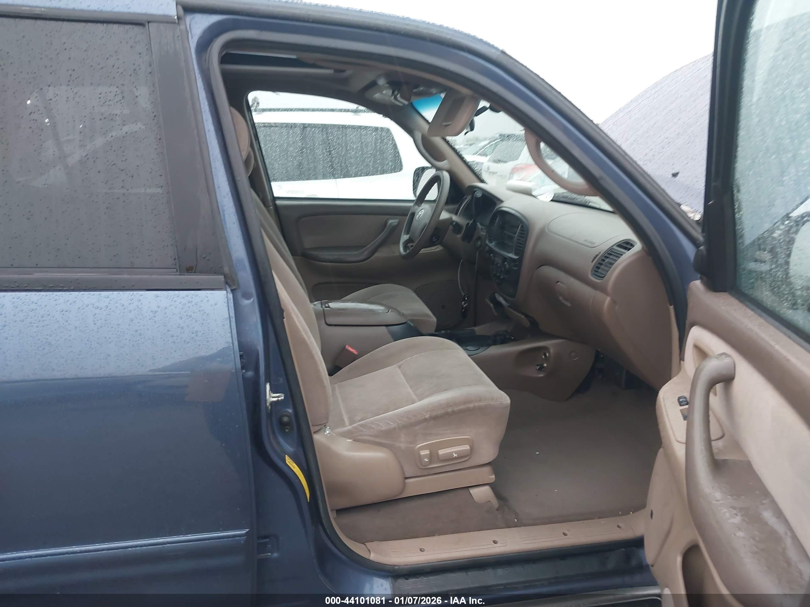 TOYOTA SEQUOIA image 5