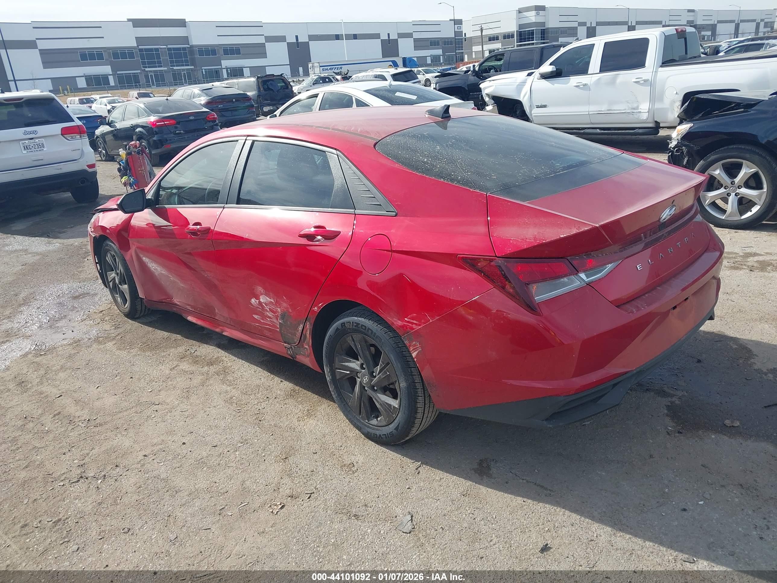 HYUNDAI ELANTRA image 3