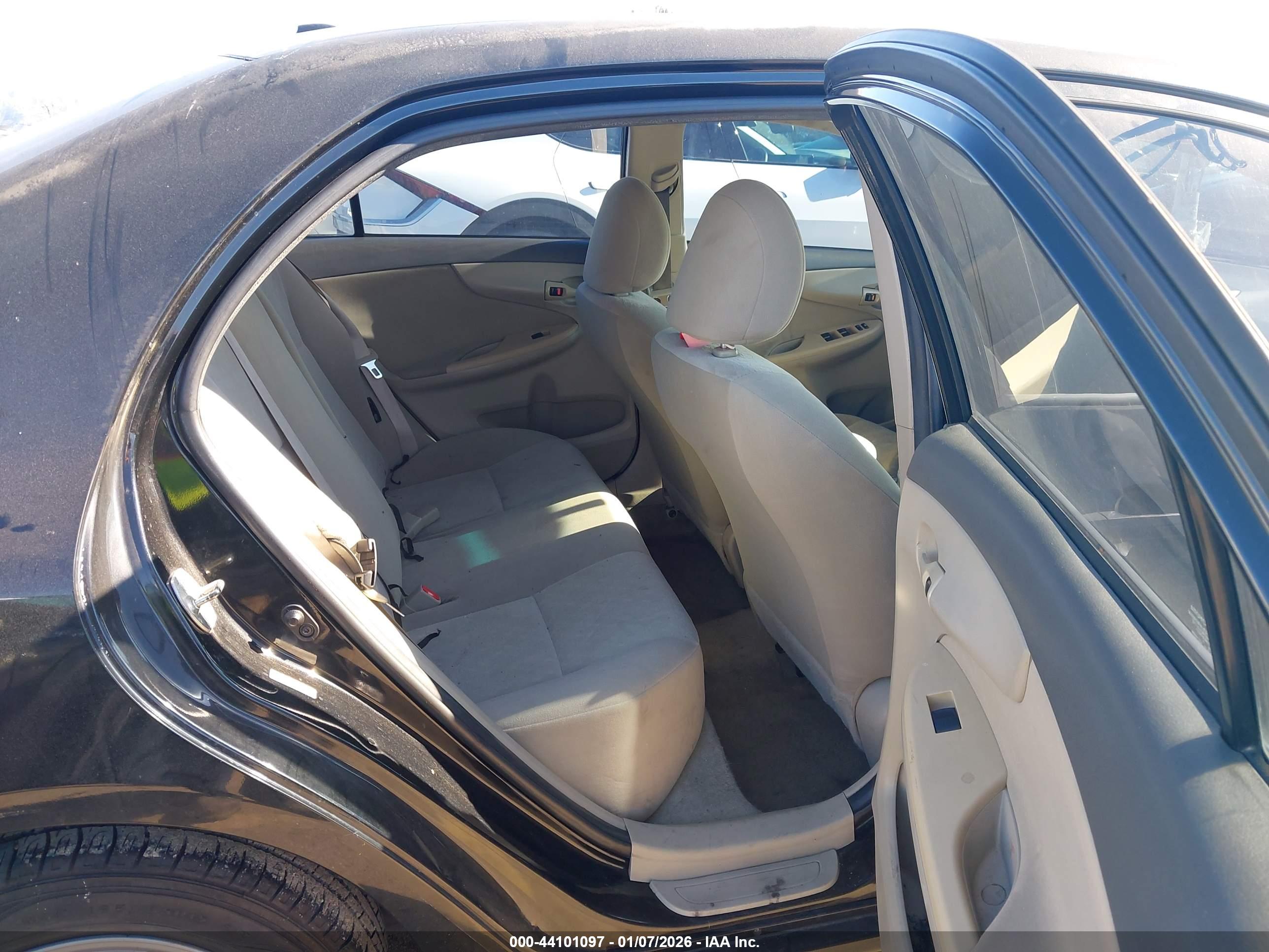 TOYOTA COROLLA image 8