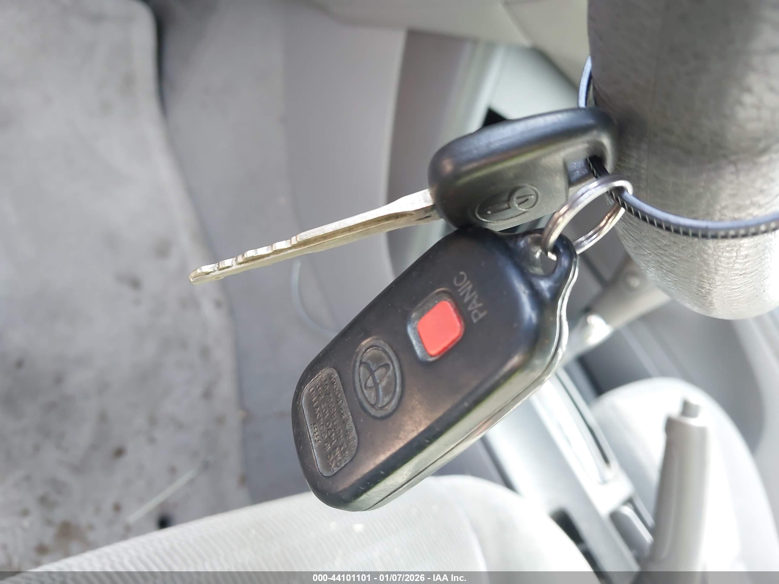 TOYOTA CAMRY image 11