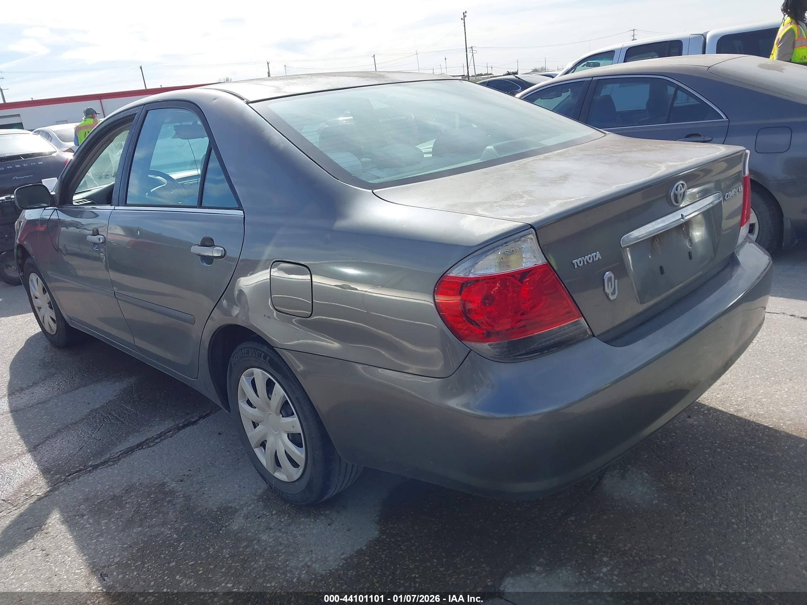 TOYOTA CAMRY image 3