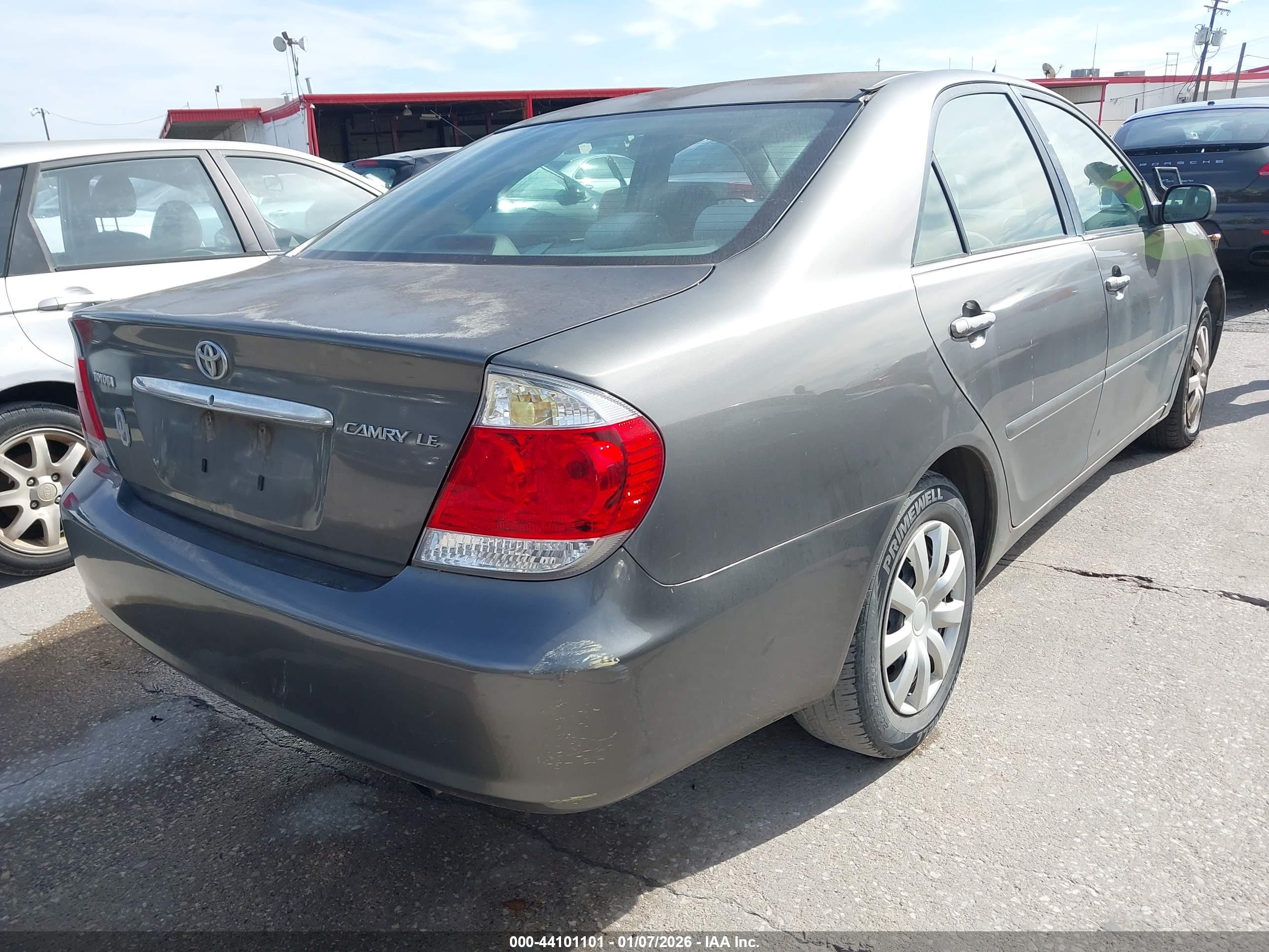 TOYOTA CAMRY image 4