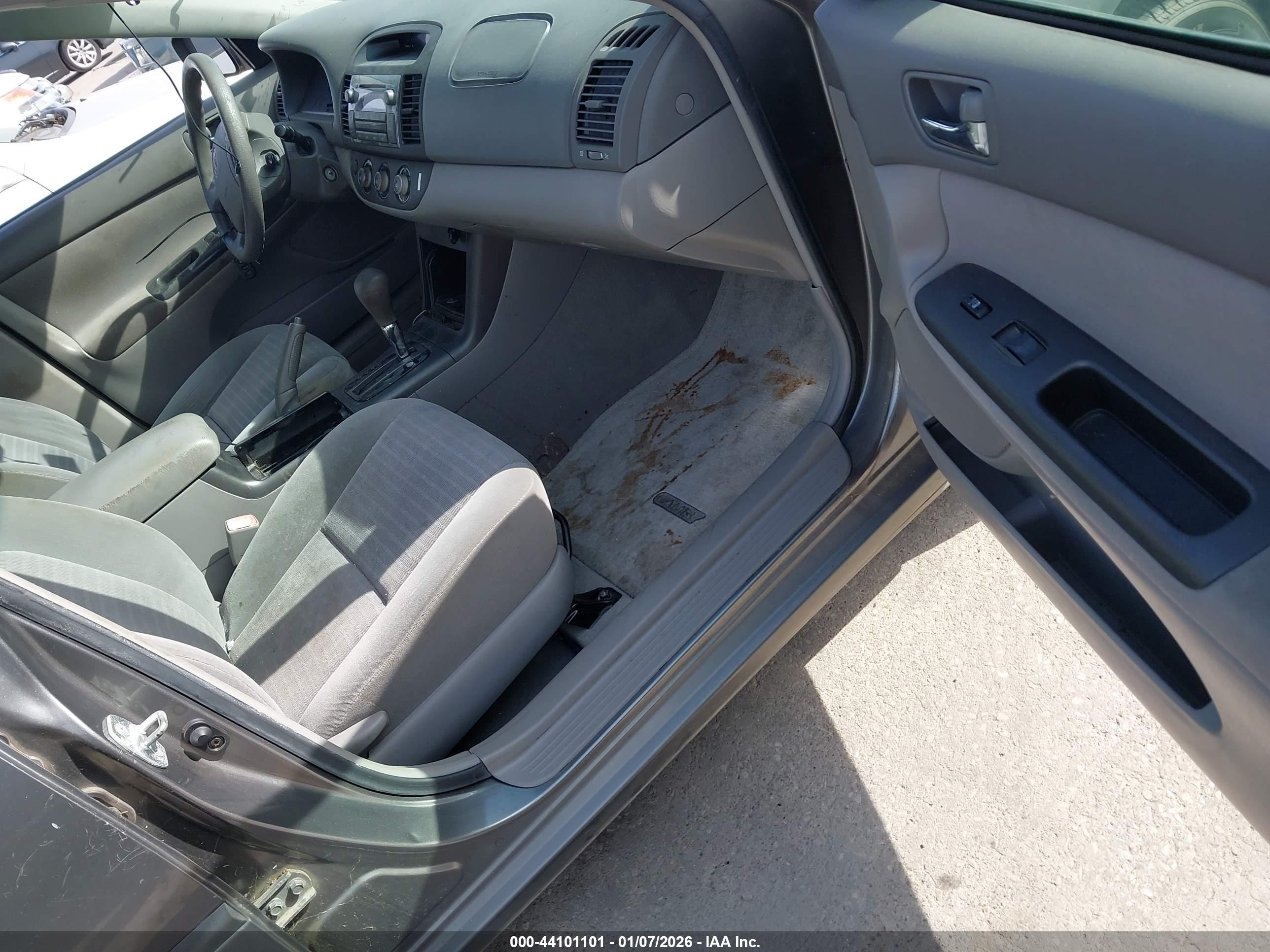 TOYOTA CAMRY image 5