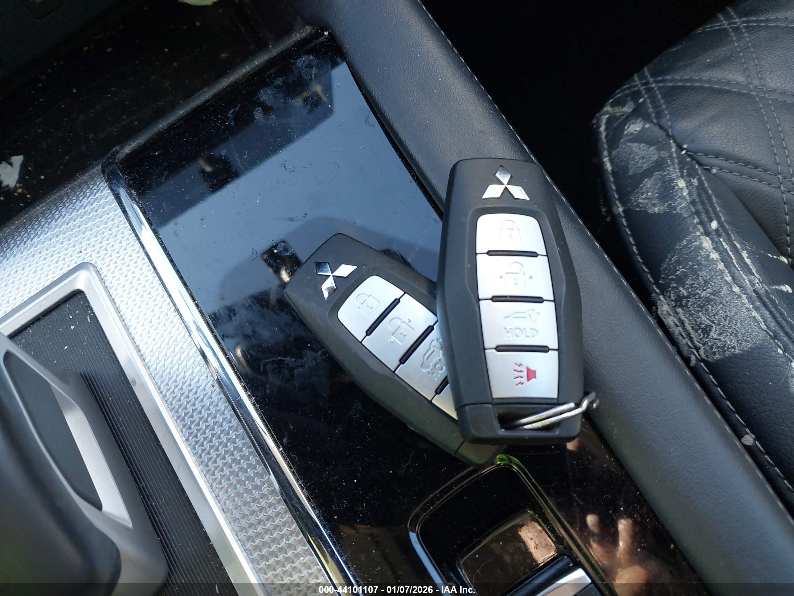 MITSUBISHI OUTLANDER image 11