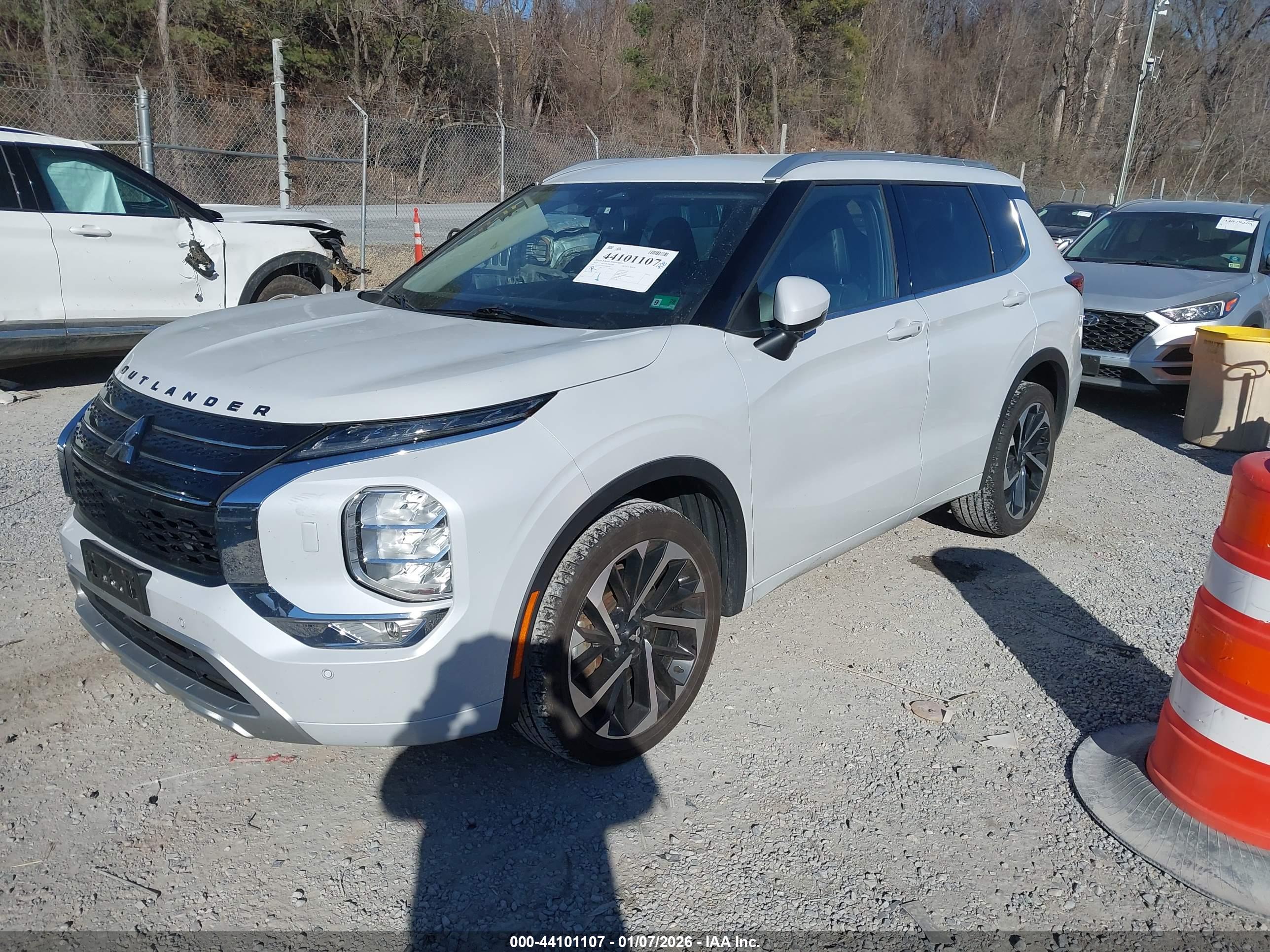 MITSUBISHI OUTLANDER image 2