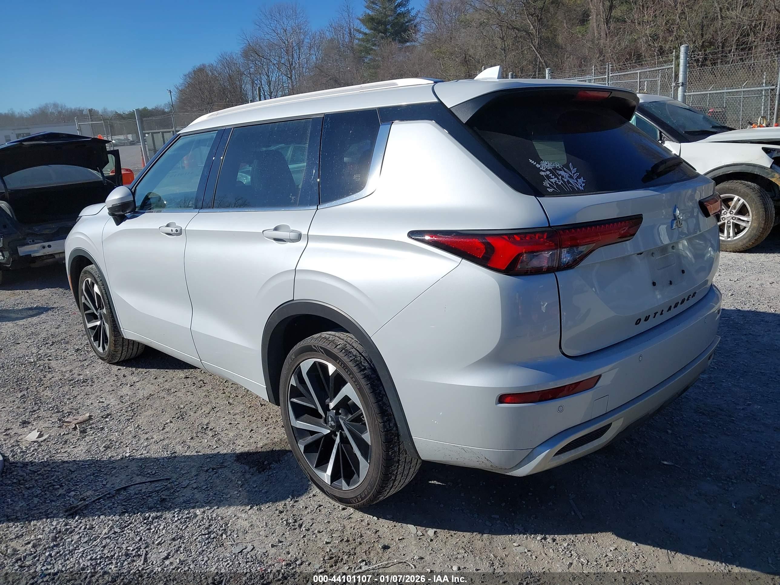 MITSUBISHI OUTLANDER image 3