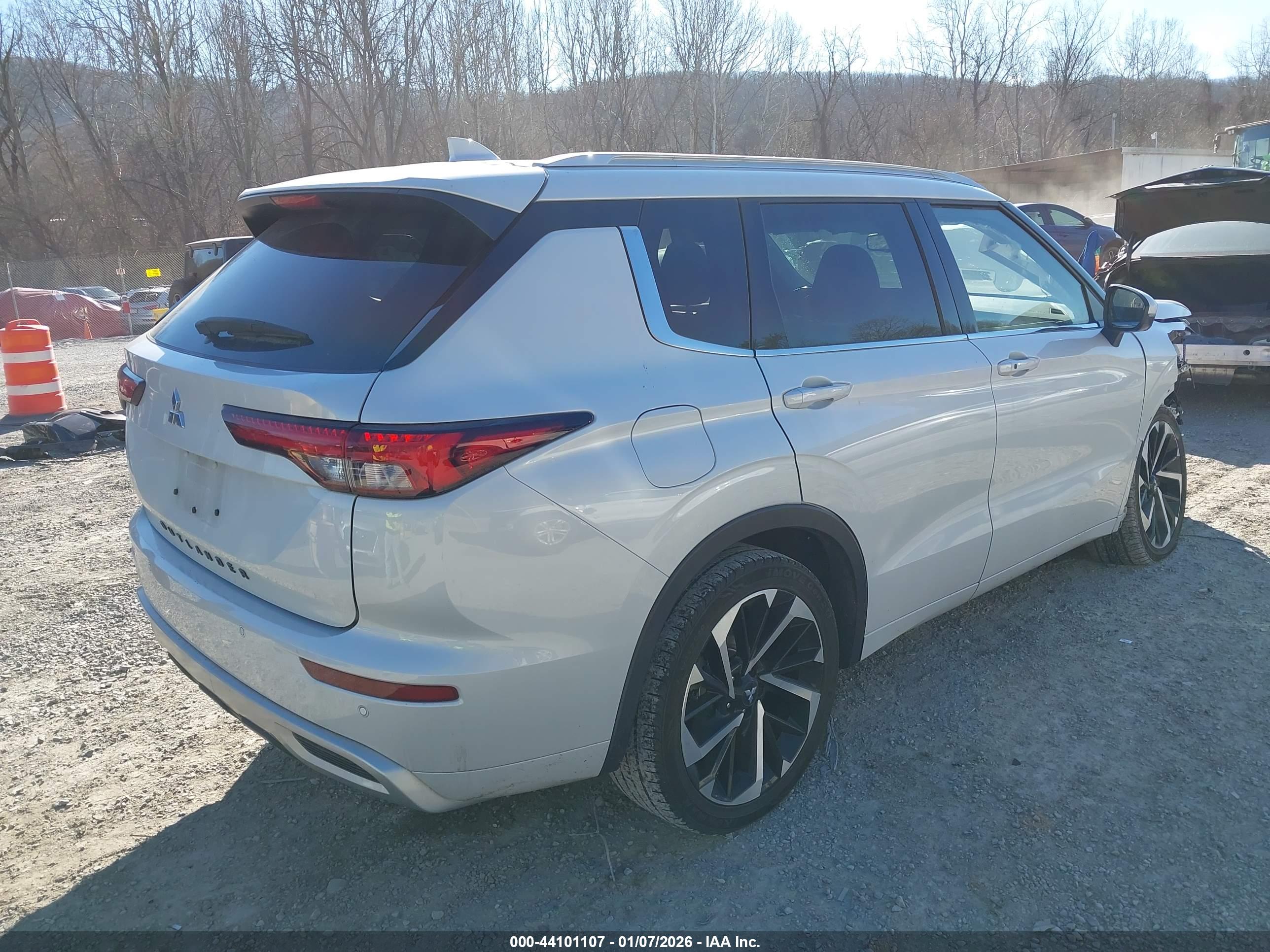 MITSUBISHI OUTLANDER image 4