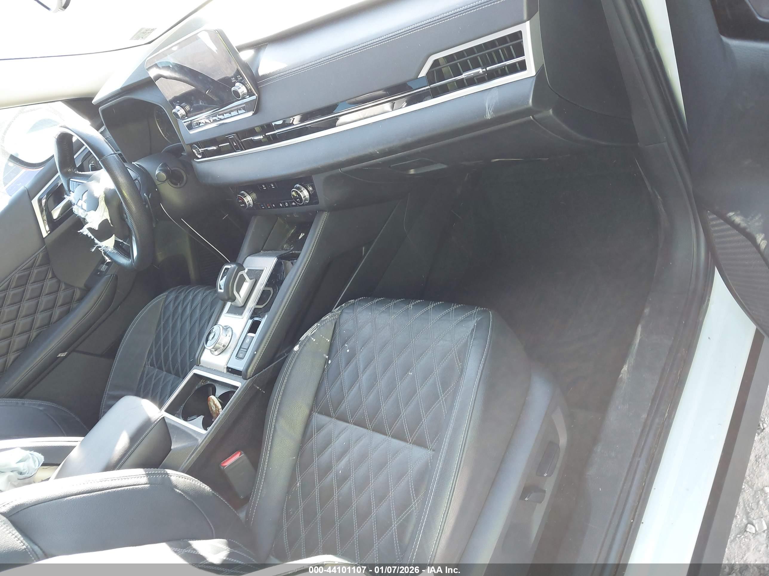 MITSUBISHI OUTLANDER image 5