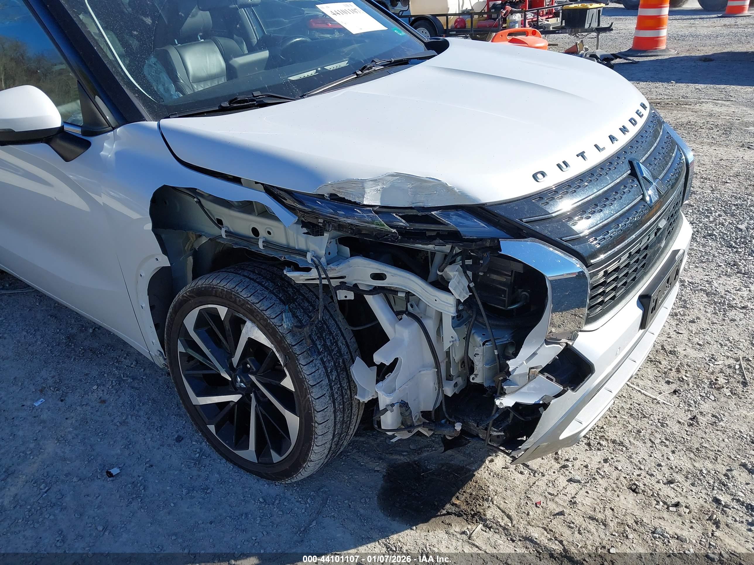 MITSUBISHI OUTLANDER image 6