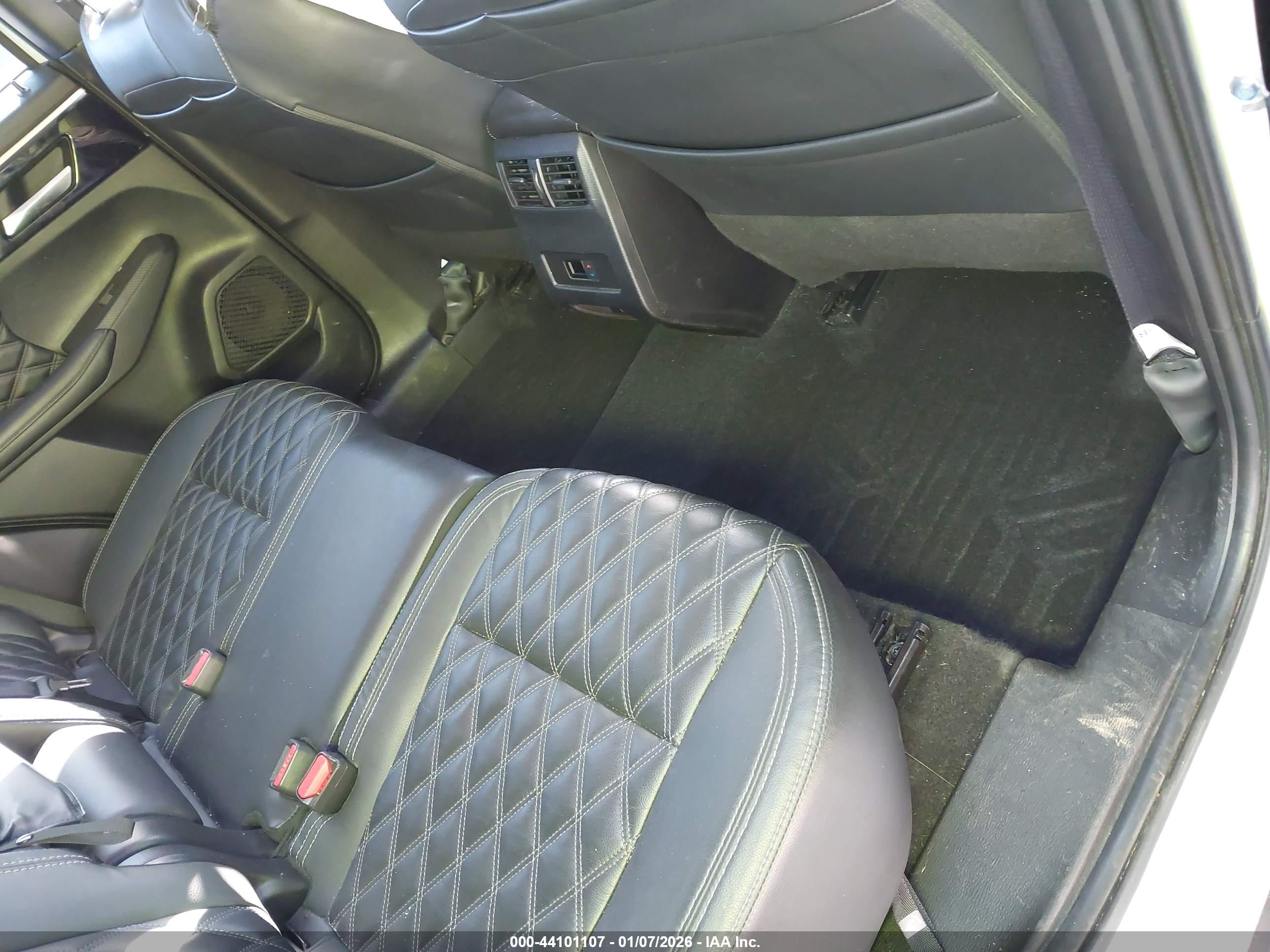 MITSUBISHI OUTLANDER image 8