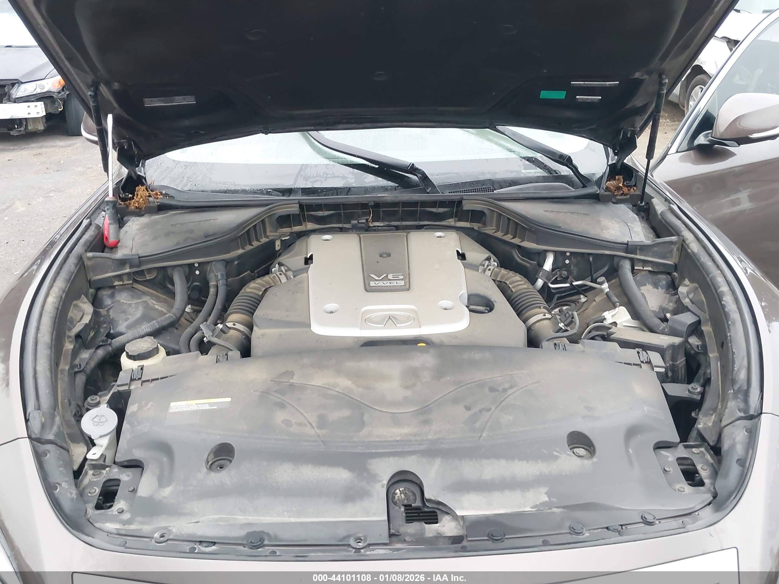 INFINITI Q70L image 10