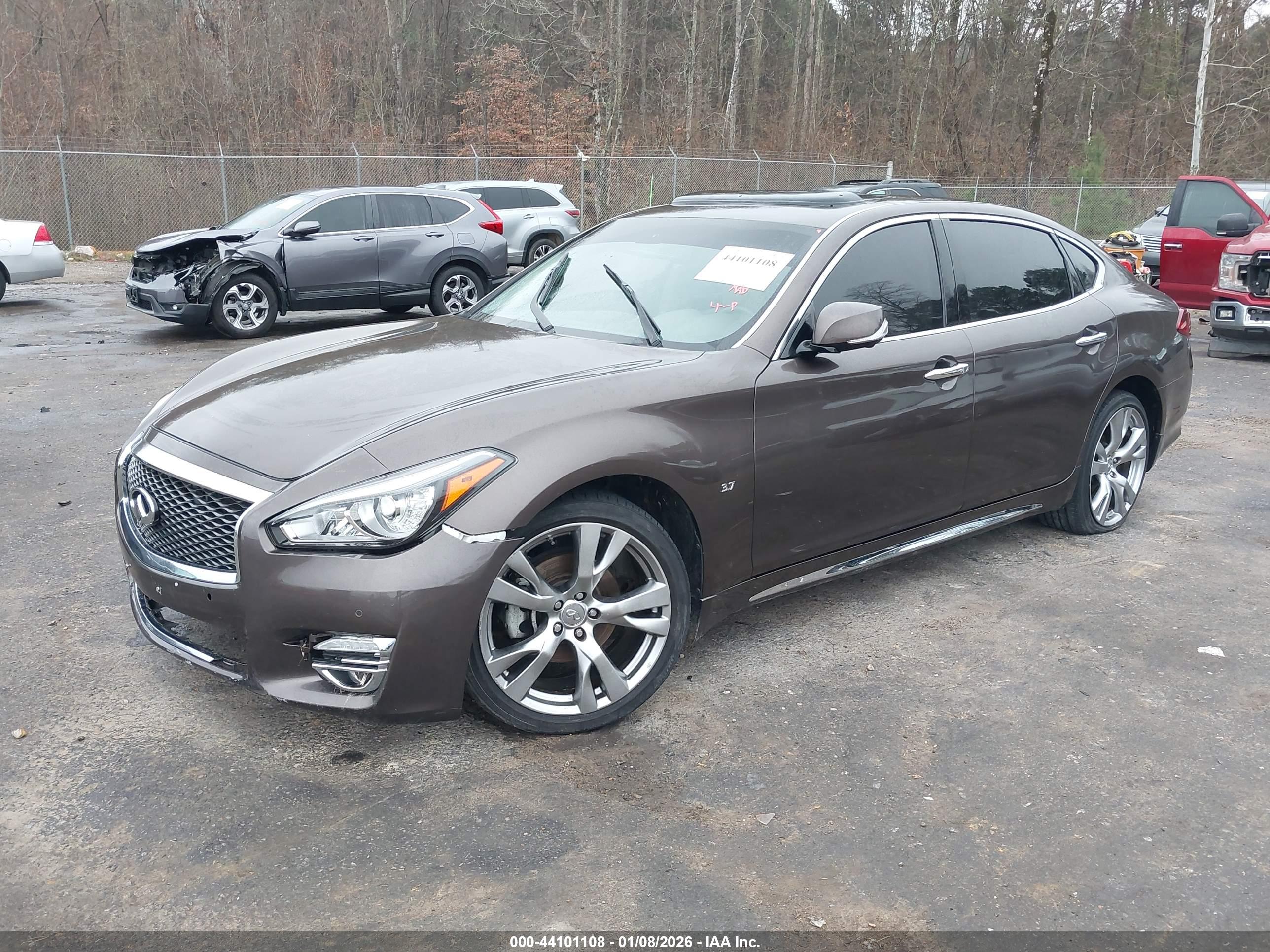 INFINITI Q70L image 2