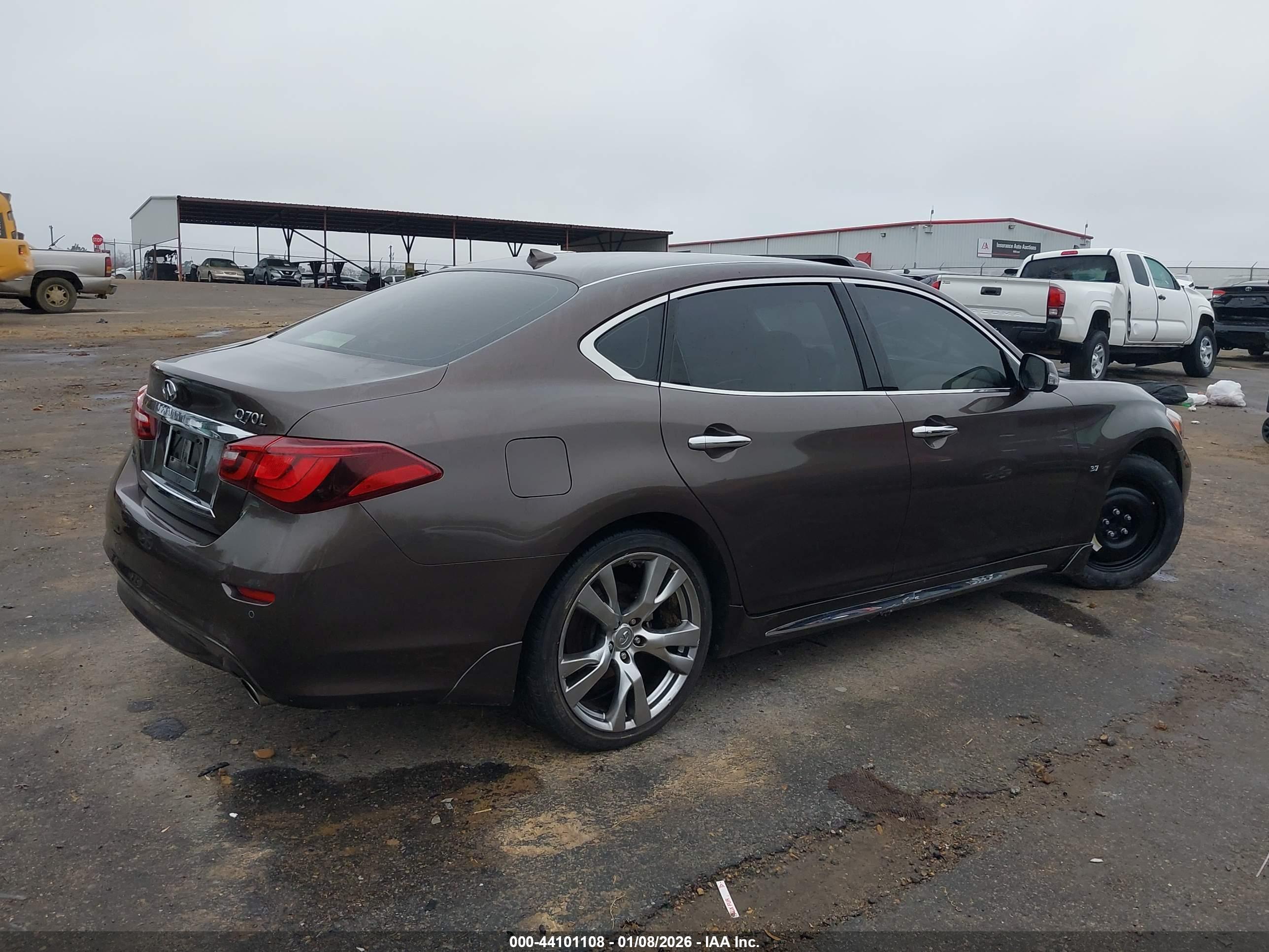 INFINITI Q70L image 4