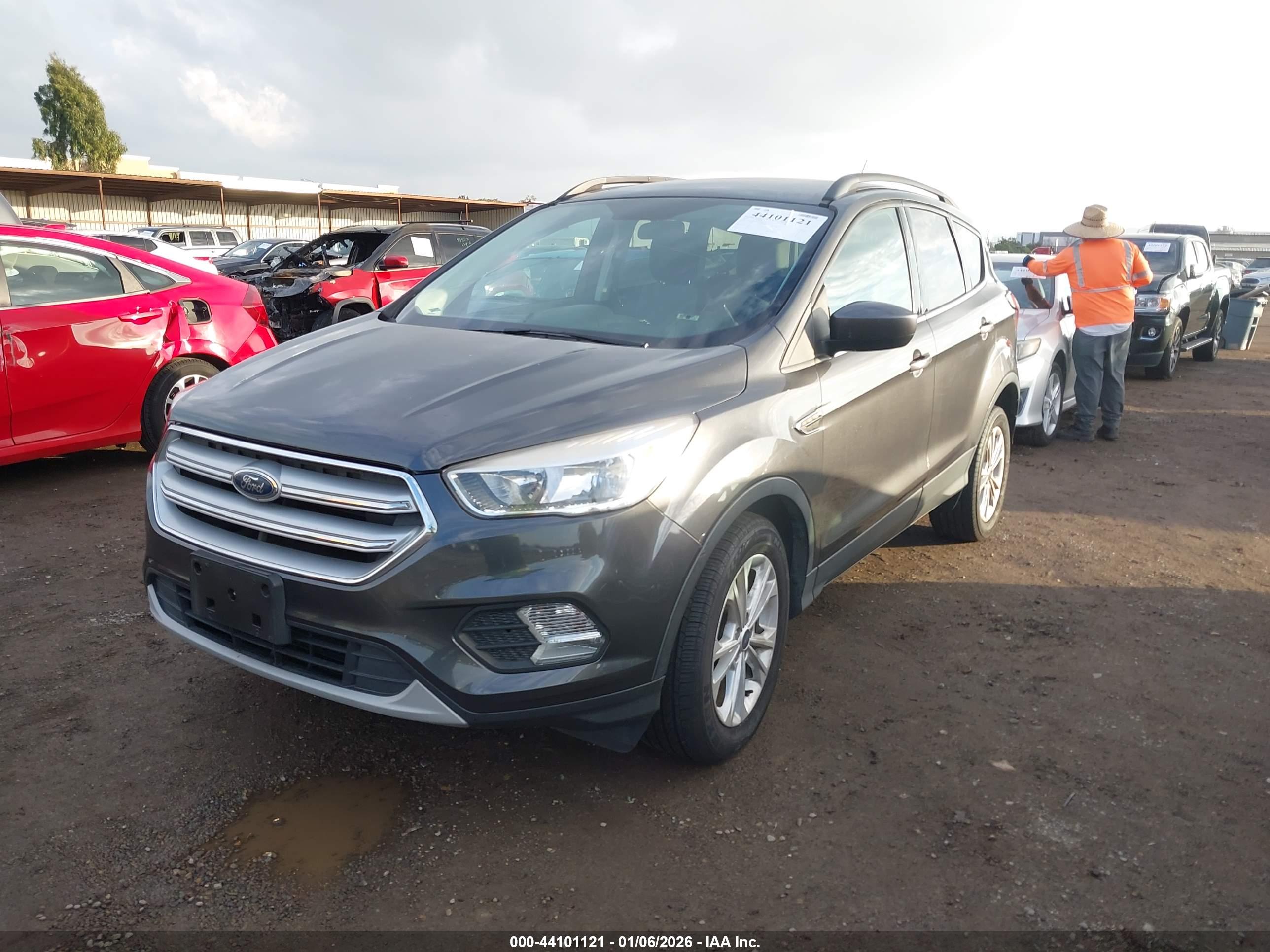FORD ESCAPE image 2