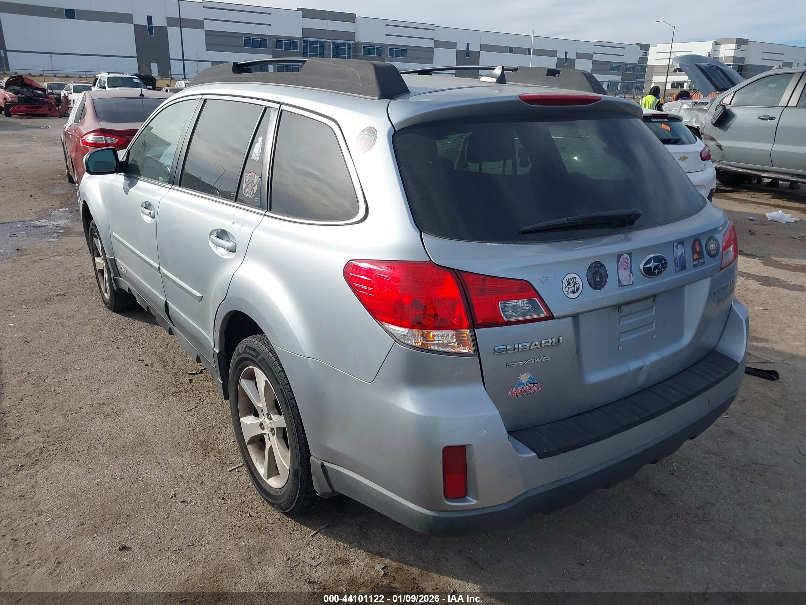 SUBARU OUTBACK image 3