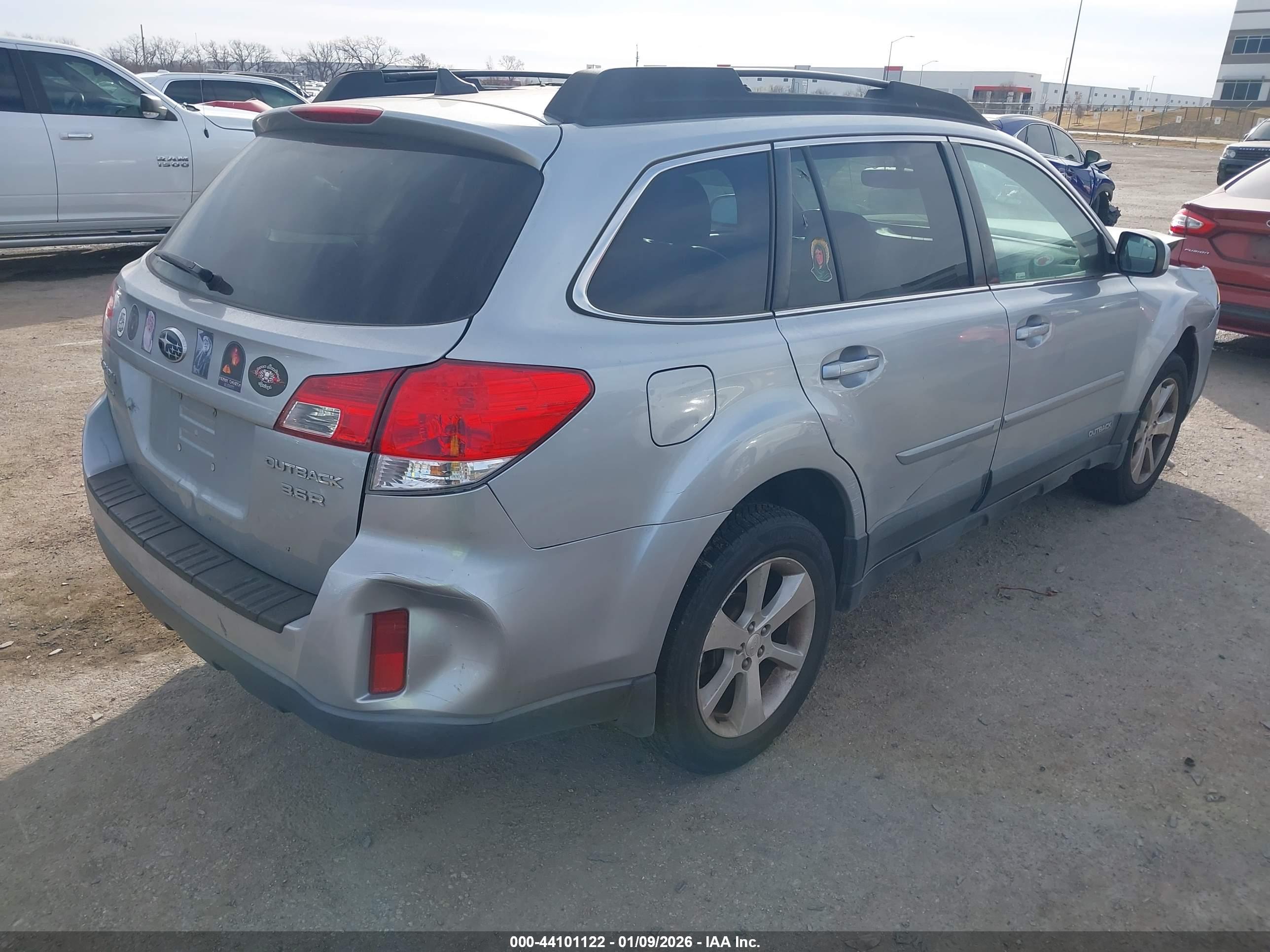 SUBARU OUTBACK image 4