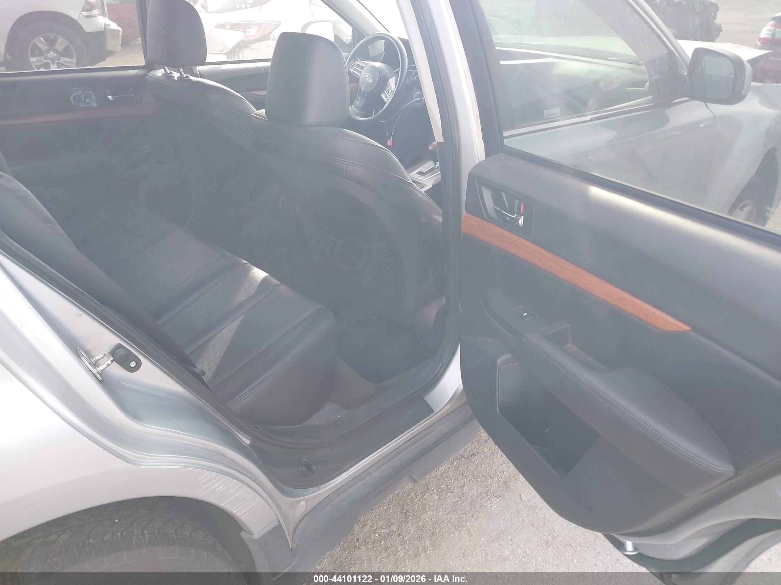 SUBARU OUTBACK image 8