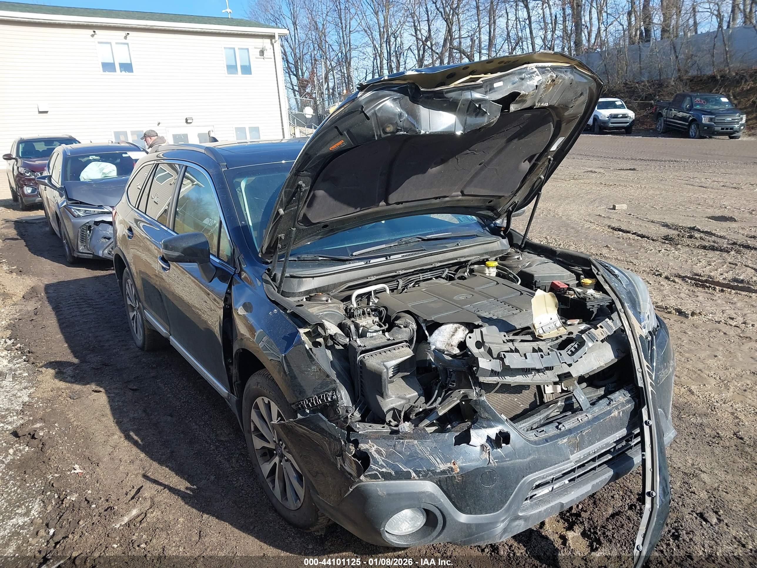 SUBARU OUTBACK image 6