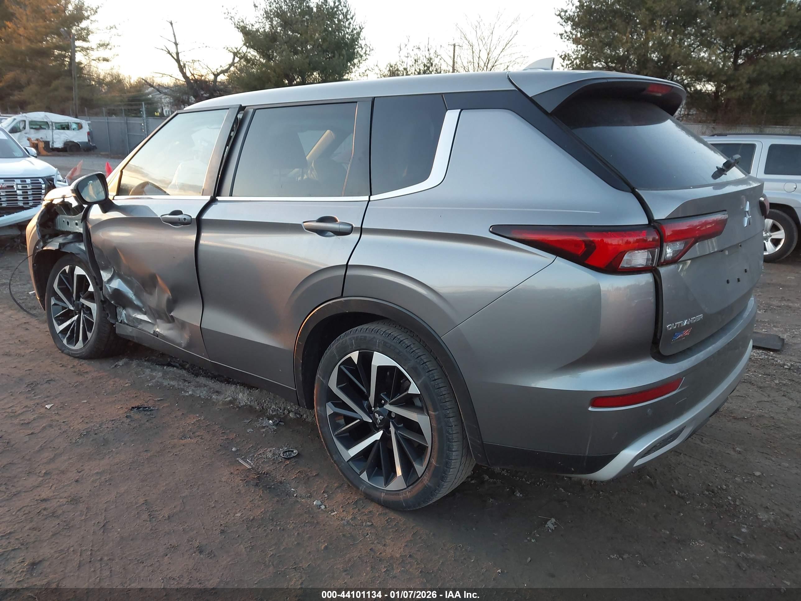 MITSUBISHI OUTLANDER image 3