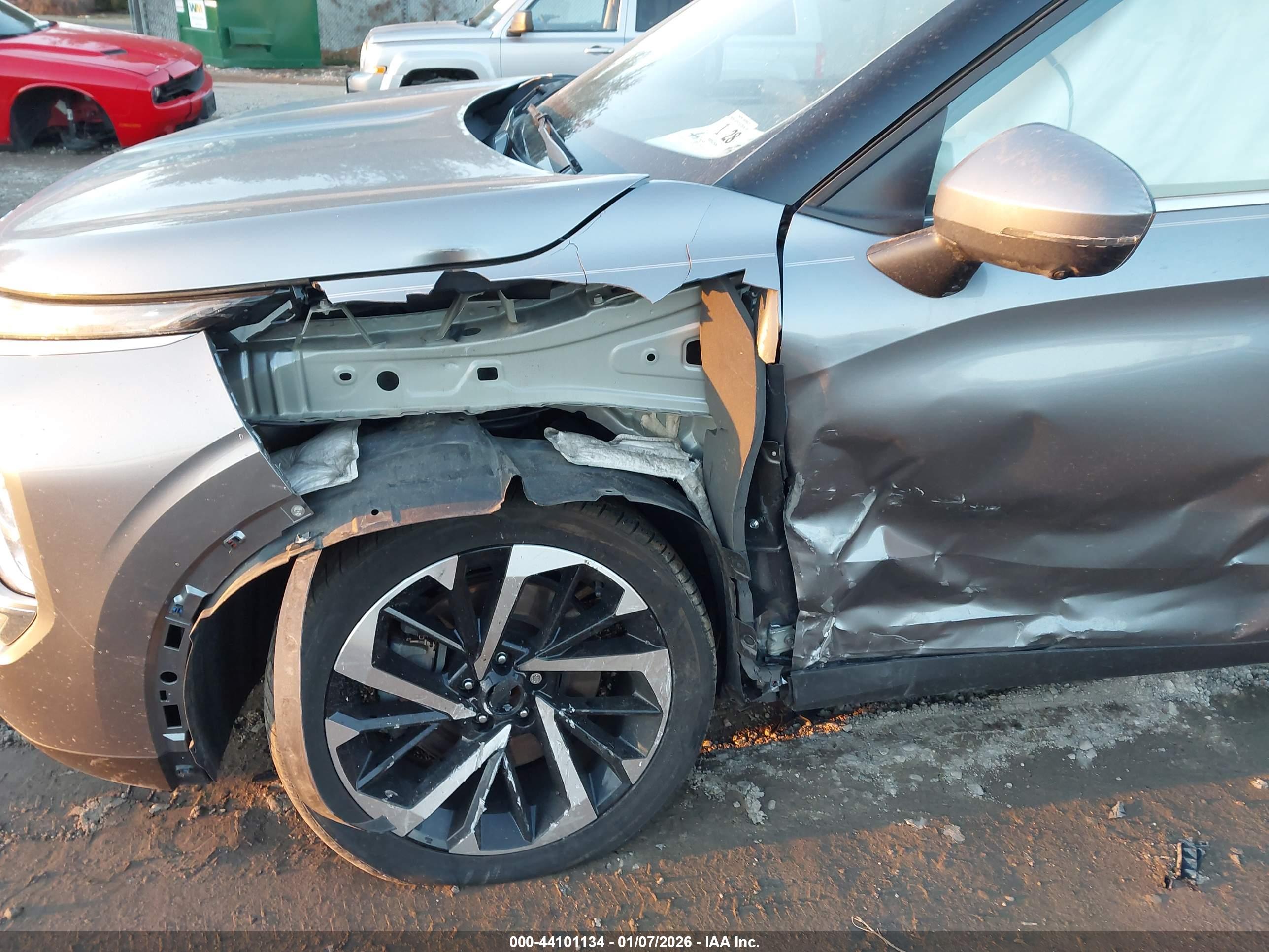 MITSUBISHI OUTLANDER image 6