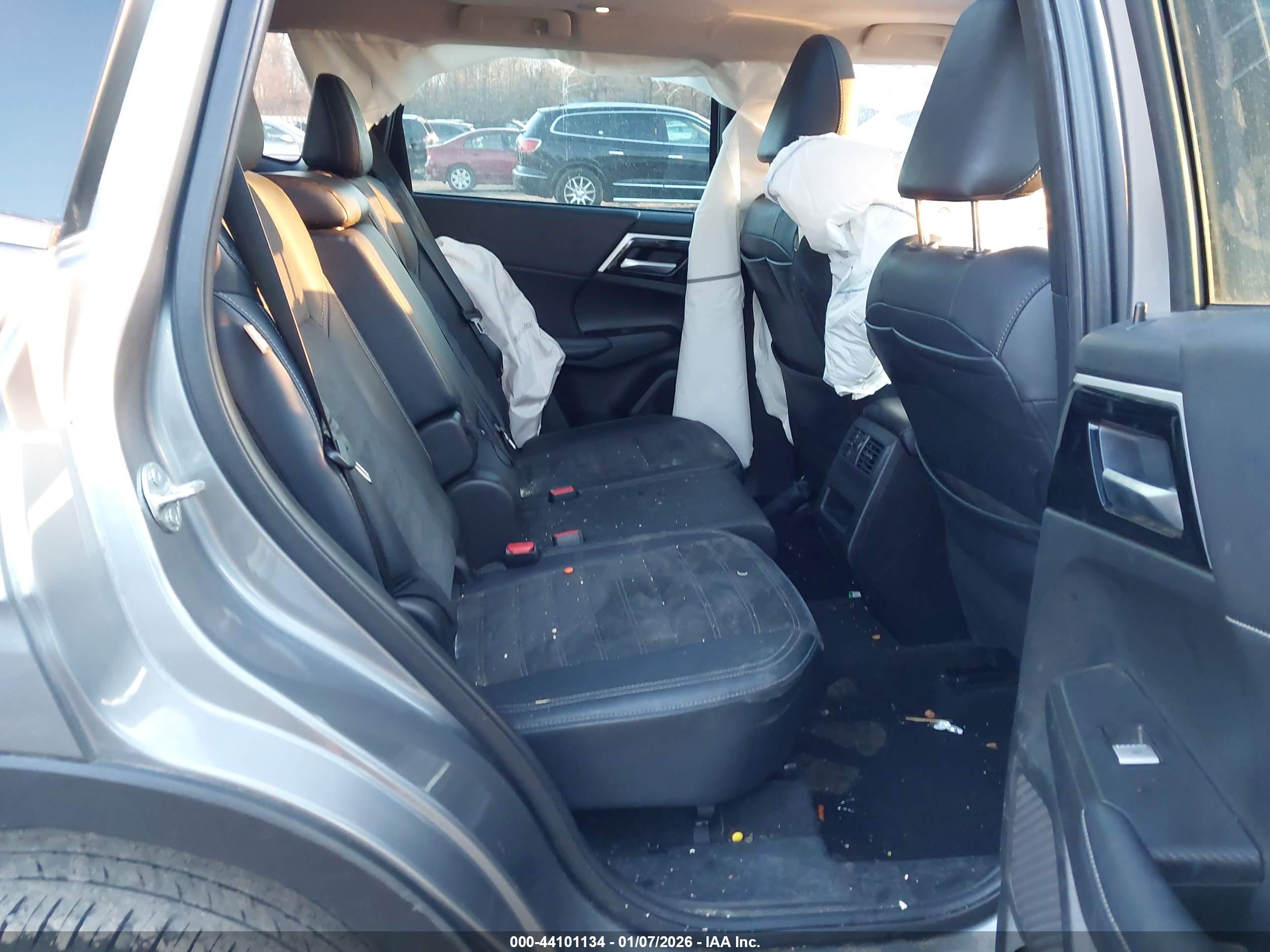 MITSUBISHI OUTLANDER image 8